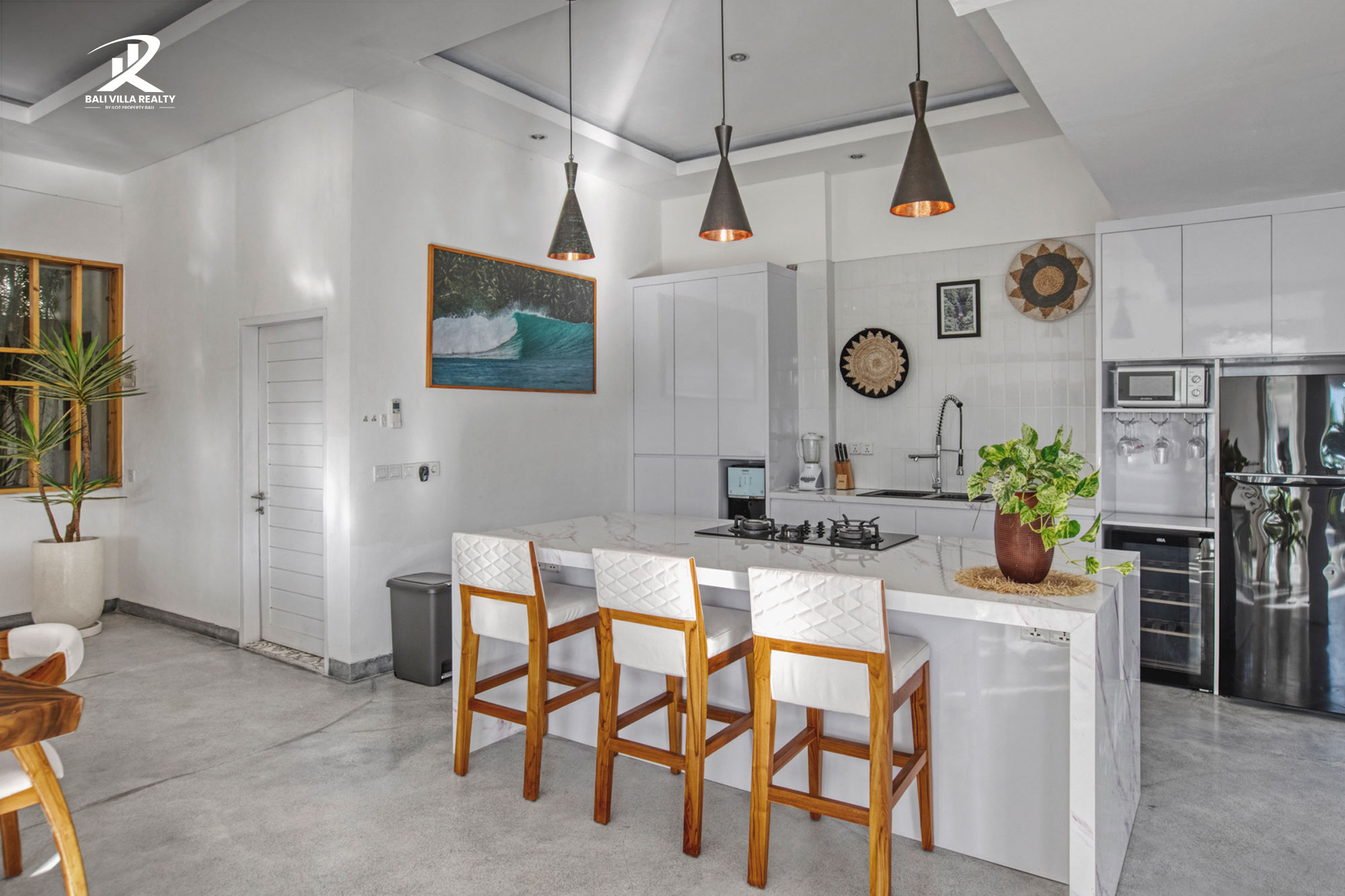 5 Bedroom Luxury Villa in Canggu on Batu Bolong for Monthly & Yearly Rental