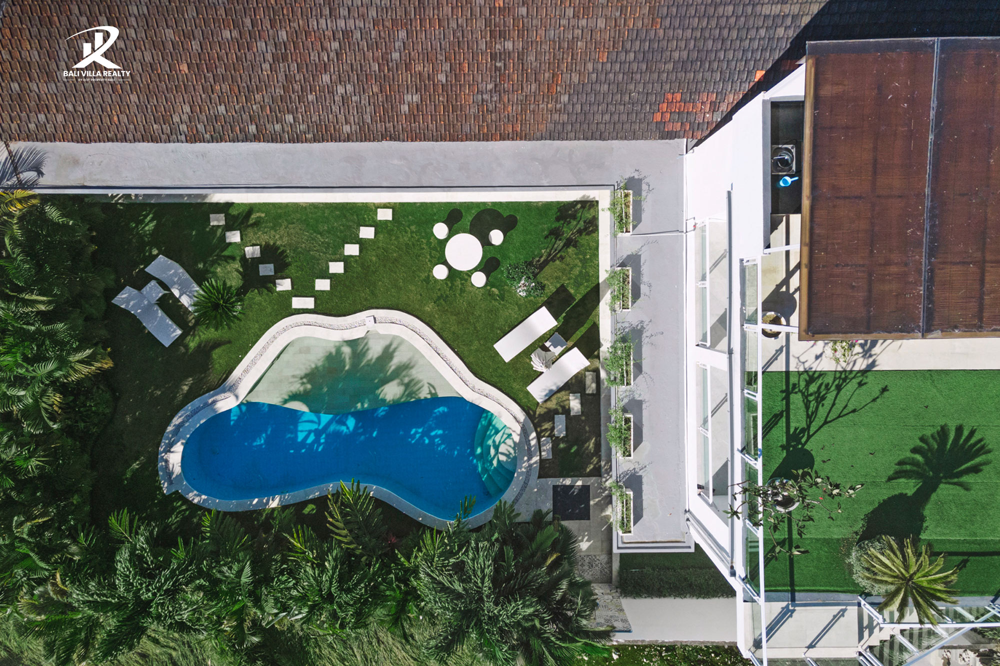 5 Bedroom Luxury Villa in Canggu on Batu Bolong for Monthly & Yearly Rental