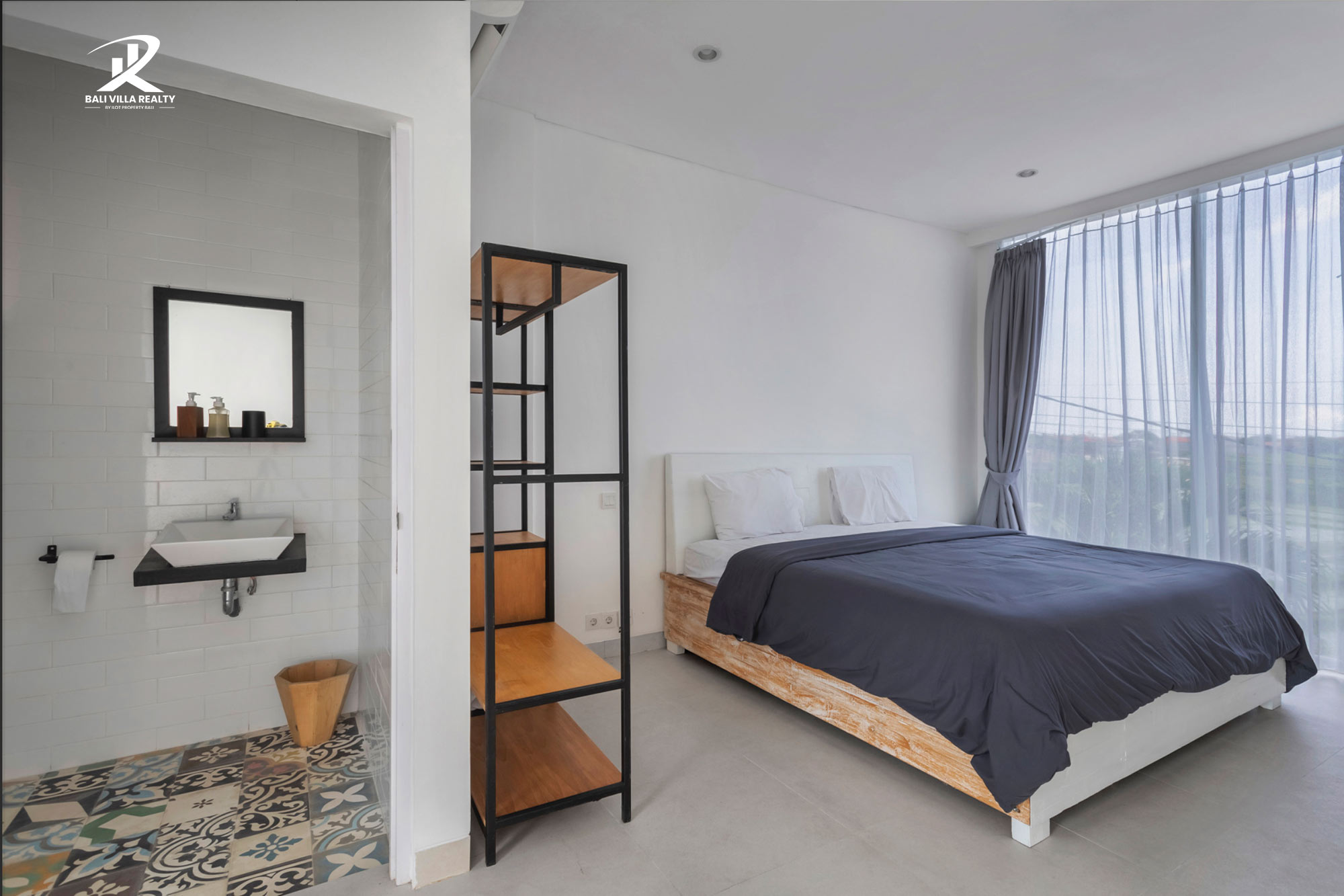 5 Bedroom Luxury Villa in Canggu on Batu Bolong for Monthly & Yearly Rental