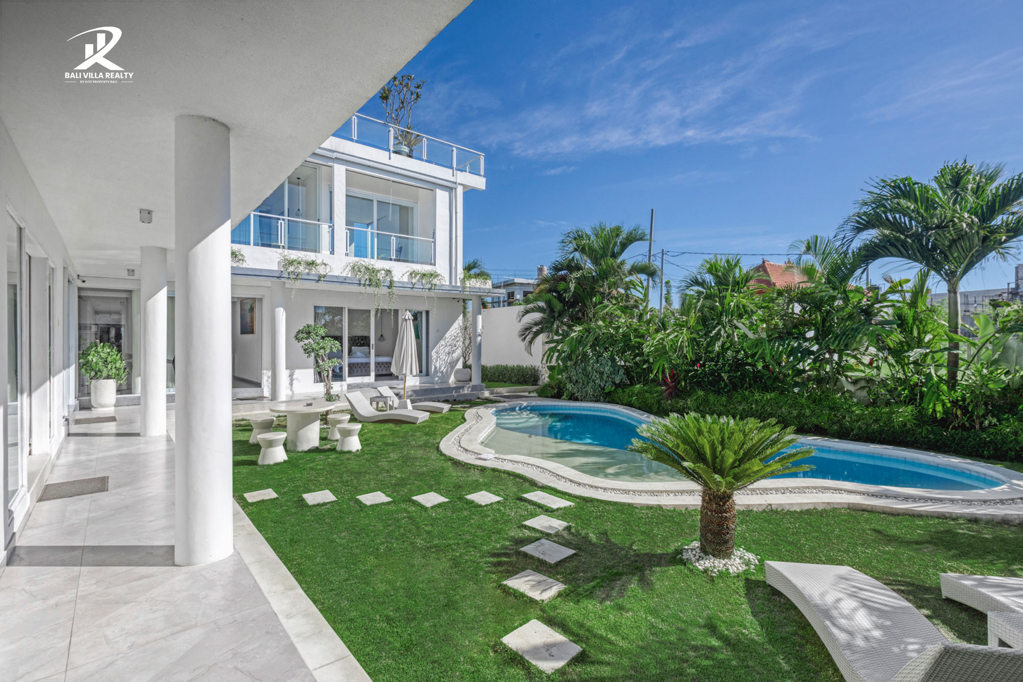 5 Bedroom Luxury Villa in Canggu on Batu Bolong for Monthly & Yearly Rental