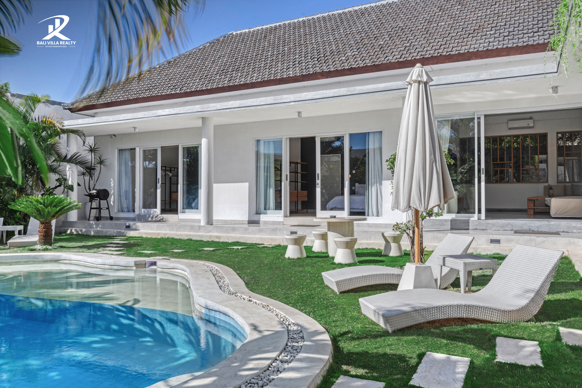 5 Bedroom Luxury Villa in Canggu on Batu Bolong for Monthly & Yearly Rental