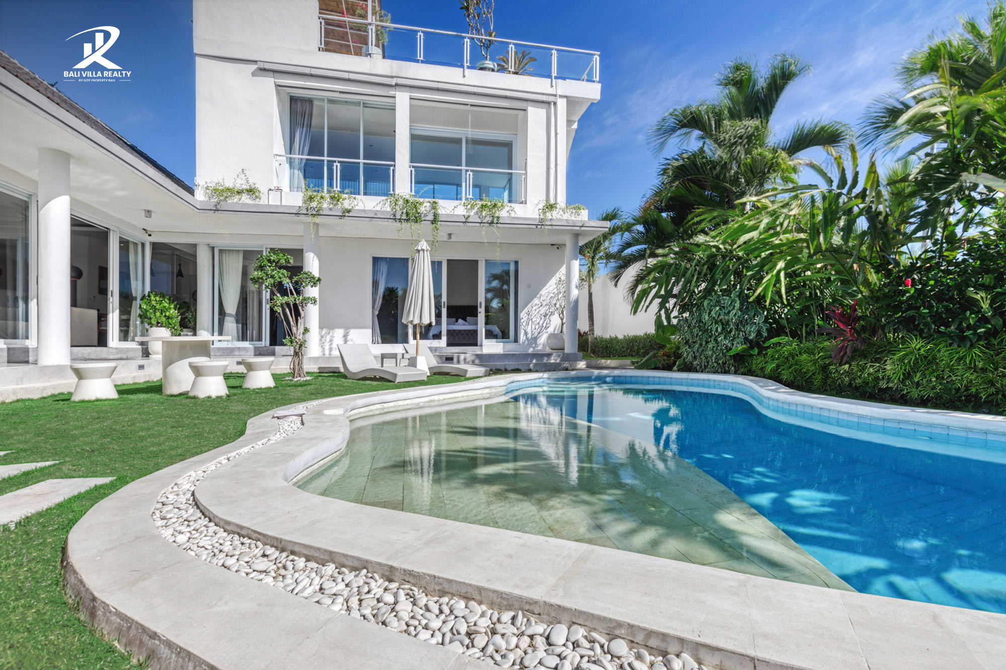 5 Bedroom Luxury Villa in Canggu on Batu Bolong for Monthly & Yearly Rental