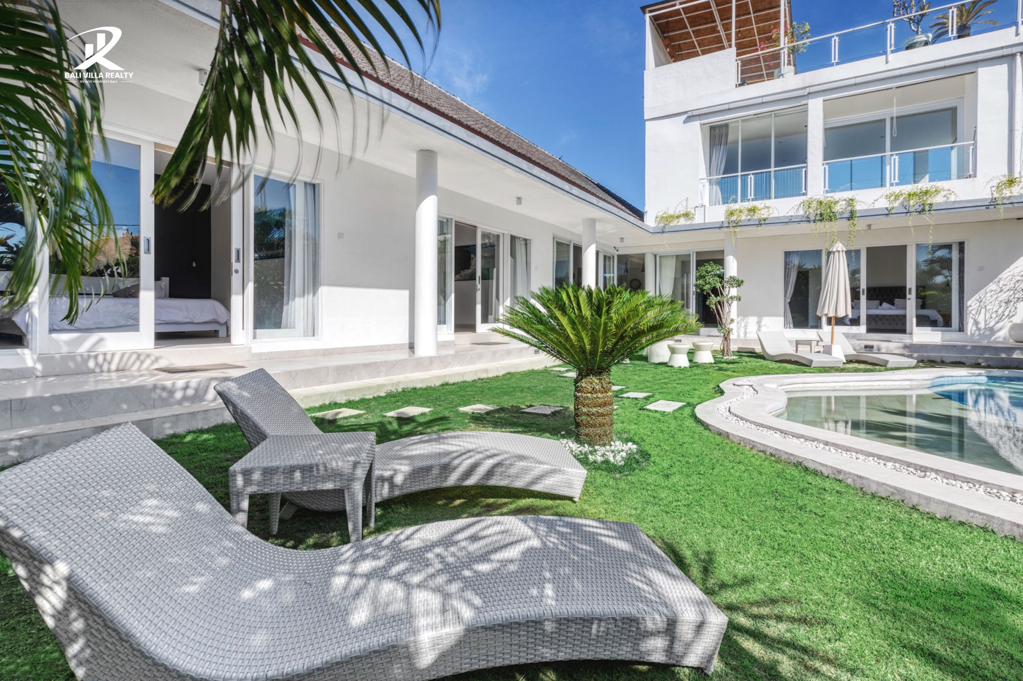 5 Bedroom Luxury Villa in Canggu on Batu Bolong for Monthly & Yearly Rental
