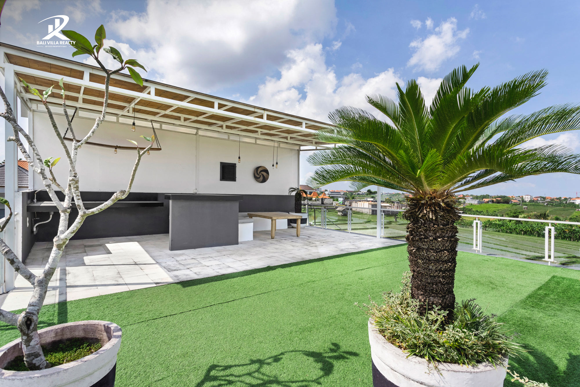 5 Bedroom Luxury Villa in Canggu on Batu Bolong for Monthly & Yearly Rental