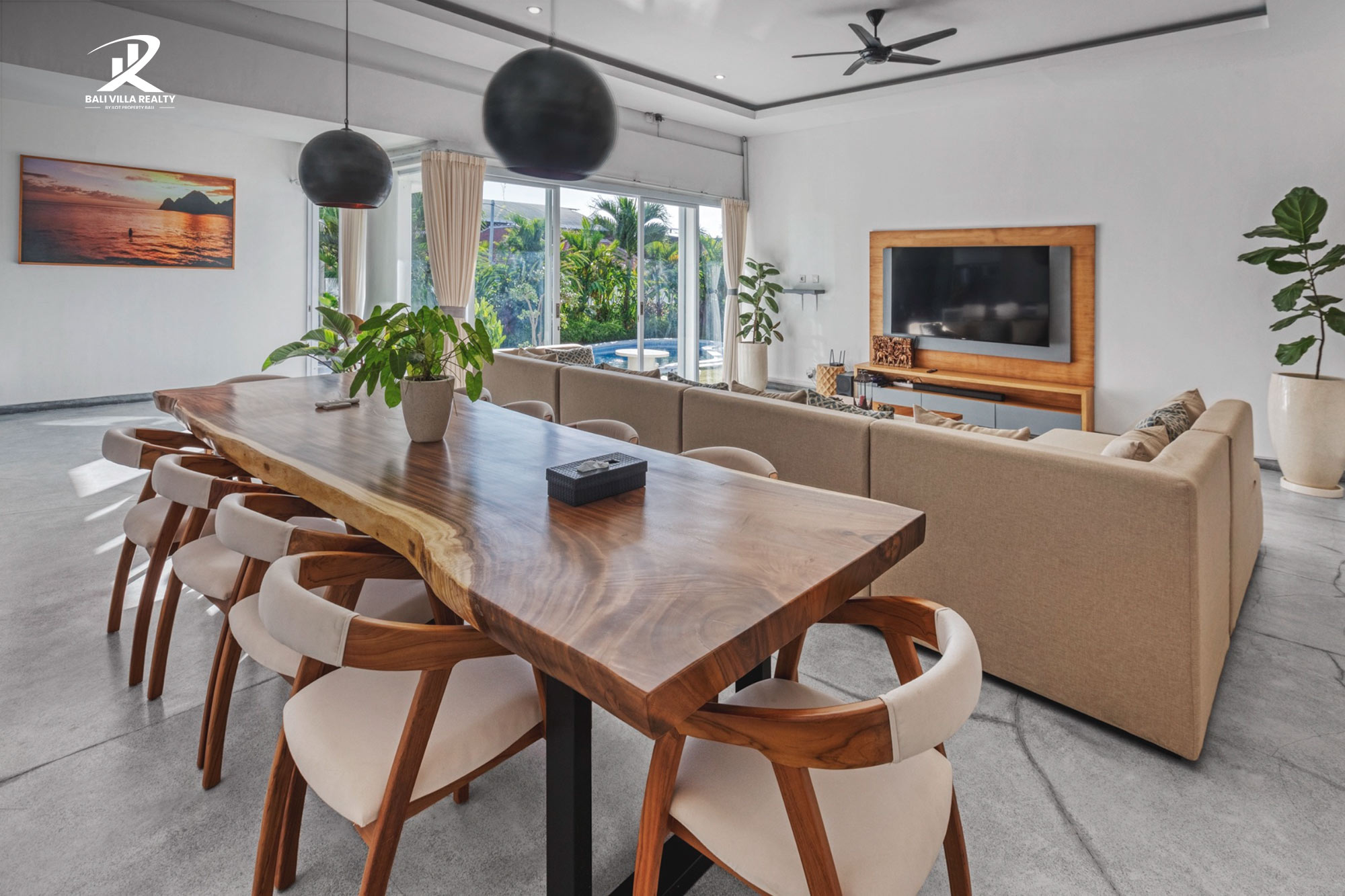 5 Bedroom Luxury Villa in Canggu on Batu Bolong for Monthly & Yearly Rental