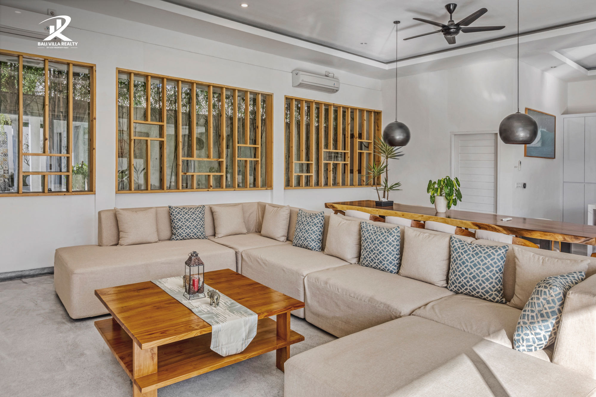 5 Bedroom Luxury Villa in Canggu on Batu Bolong for Monthly & Yearly Rental