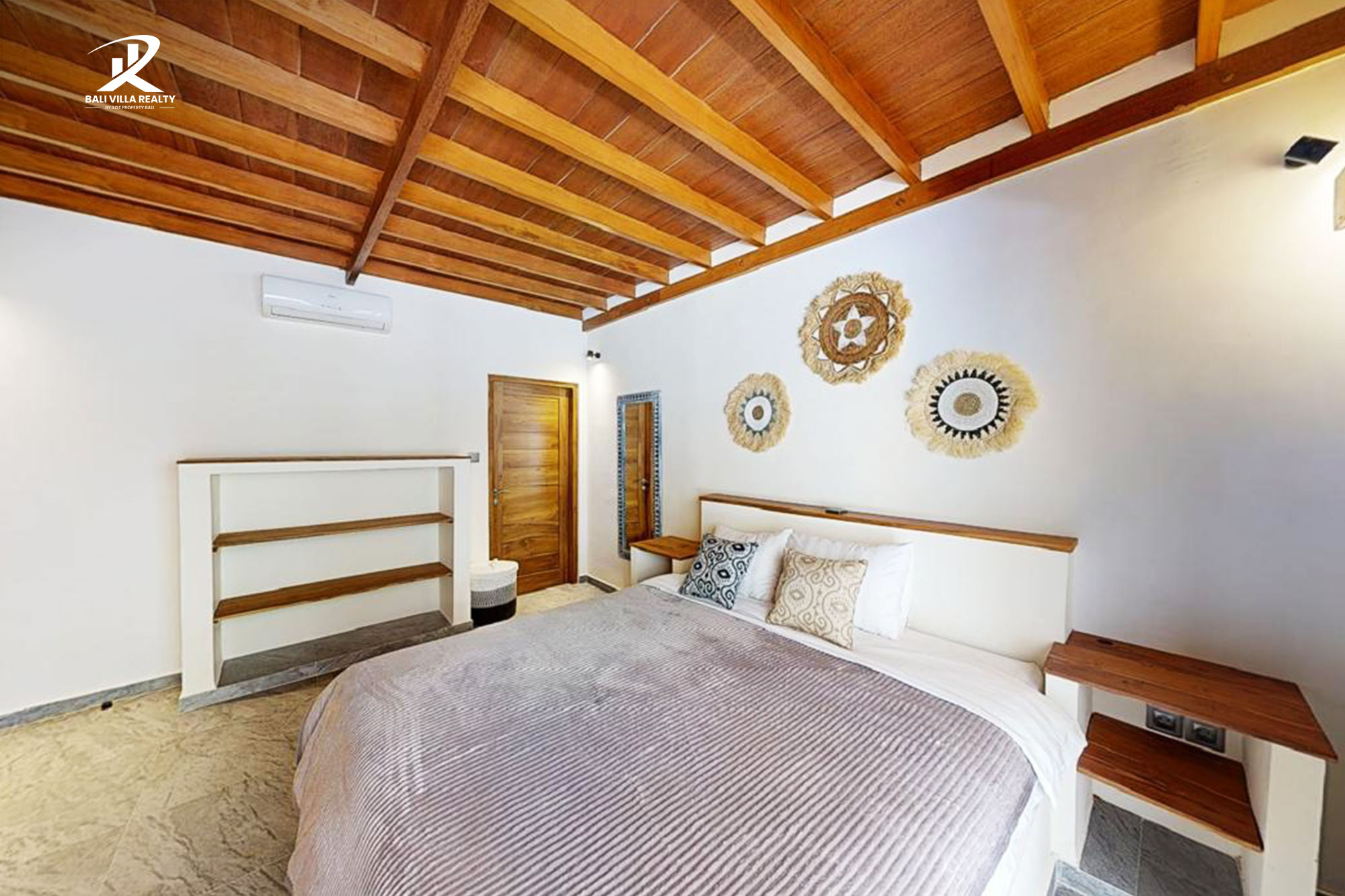 3 Bedroom Villa + bungalow for Sale Leasehold in Bali kerobokan