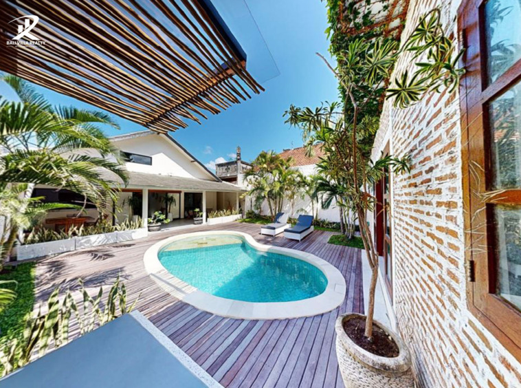 3 Bedroom Villa + bungalow for Sale Leasehold in Bali kerobokan