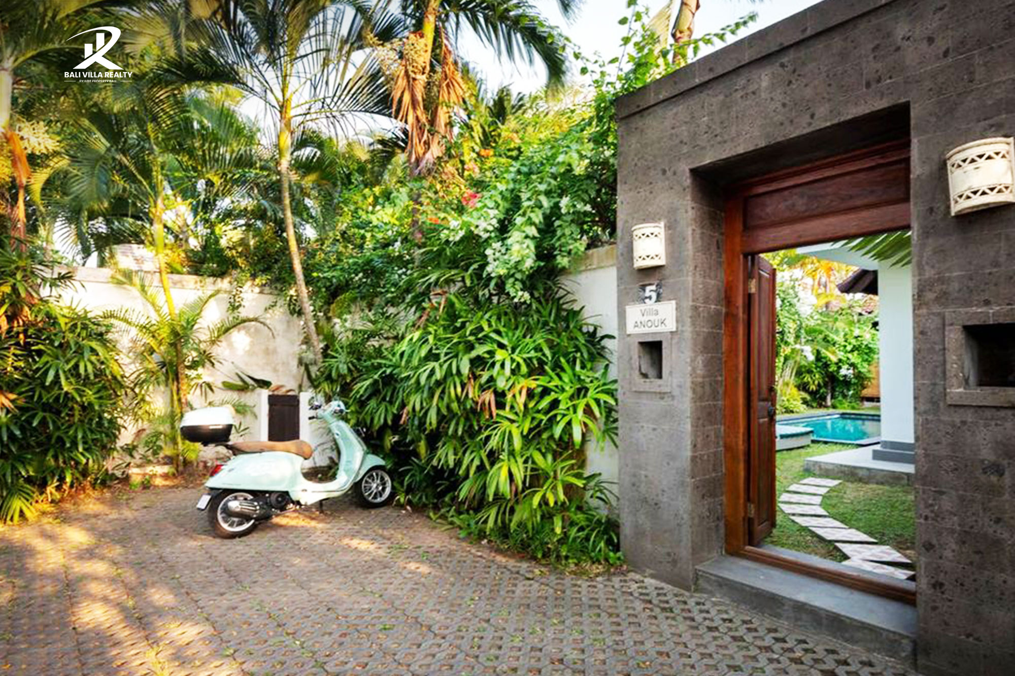 Cozy 2 bedroom villa for Sale Leasehold in Bali seminyak