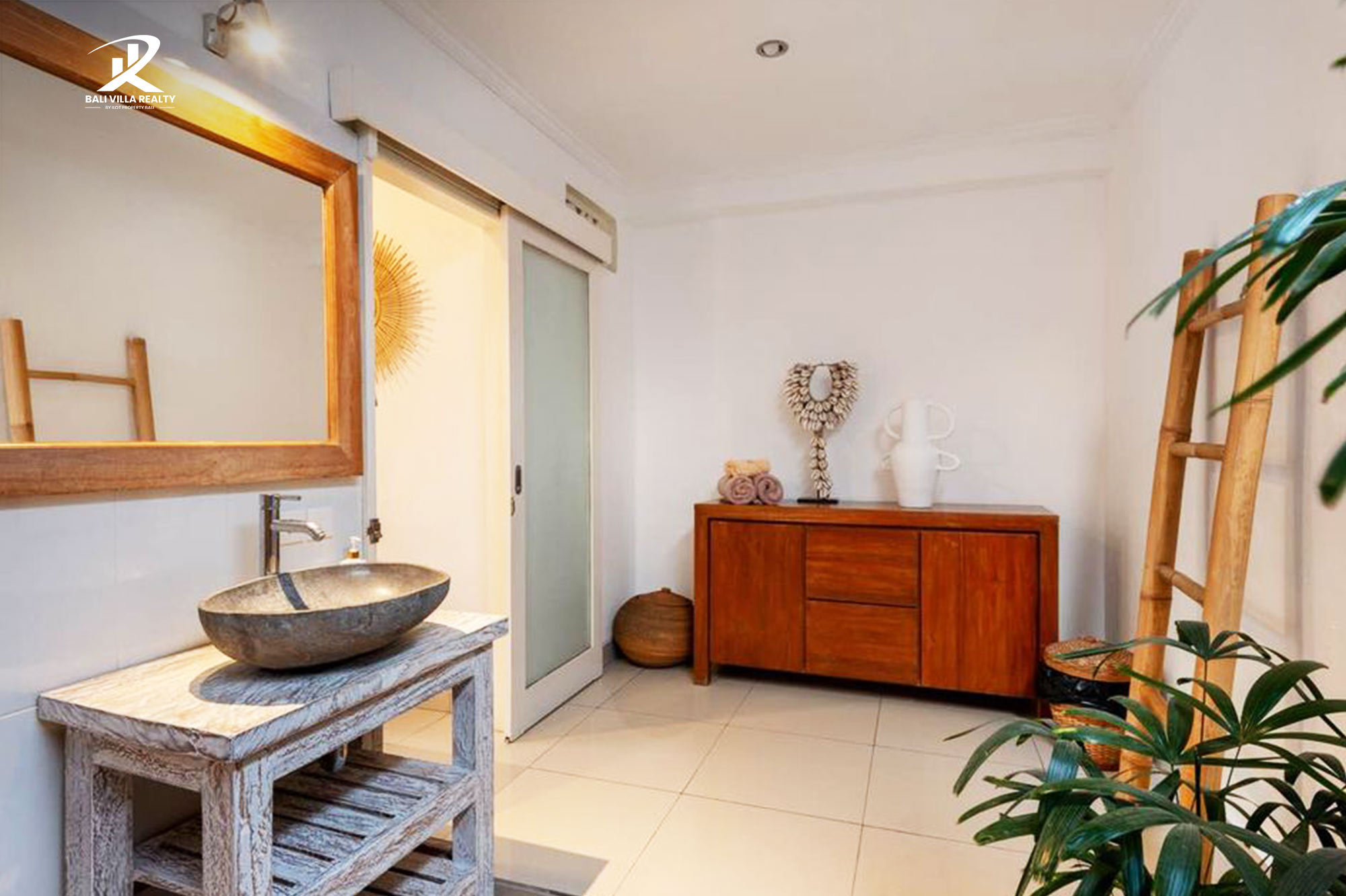 Cozy 2 bedroom villa for Sale Leasehold in Bali seminyak