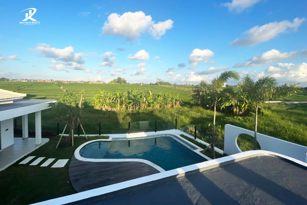 IPB00300 Ricefield View, Large 3 Bedroom Villa in Canggu 12