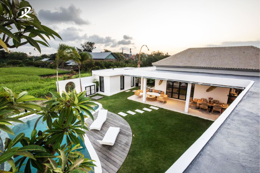 IPB00300 Ricefield View, Large 3 Bedroom Villa in Canggu 4