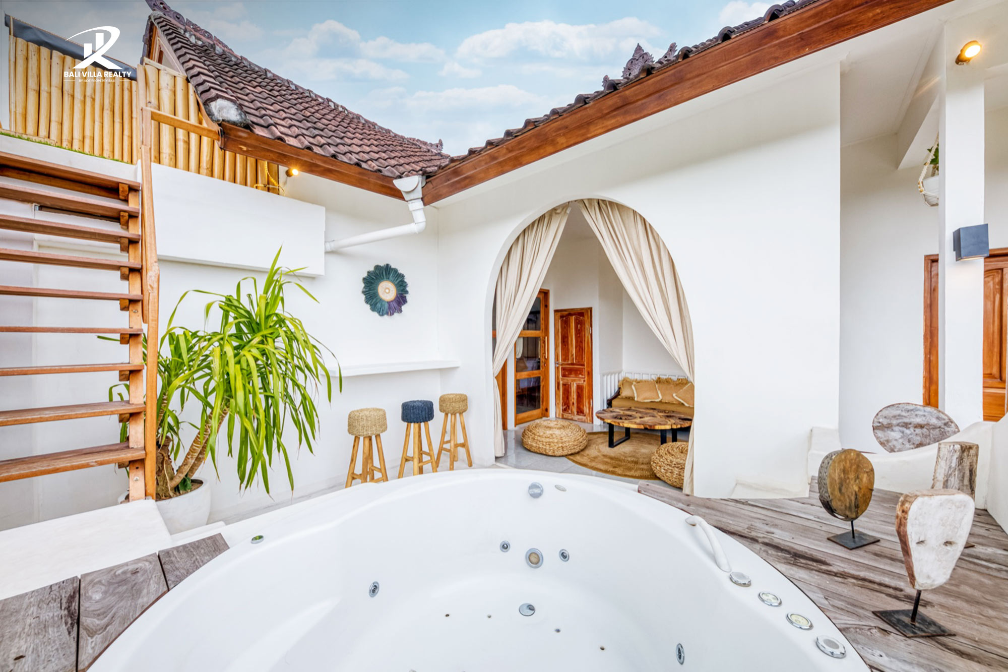 6 Bedrooms Villa for Yearly Rental in Canggu Bali