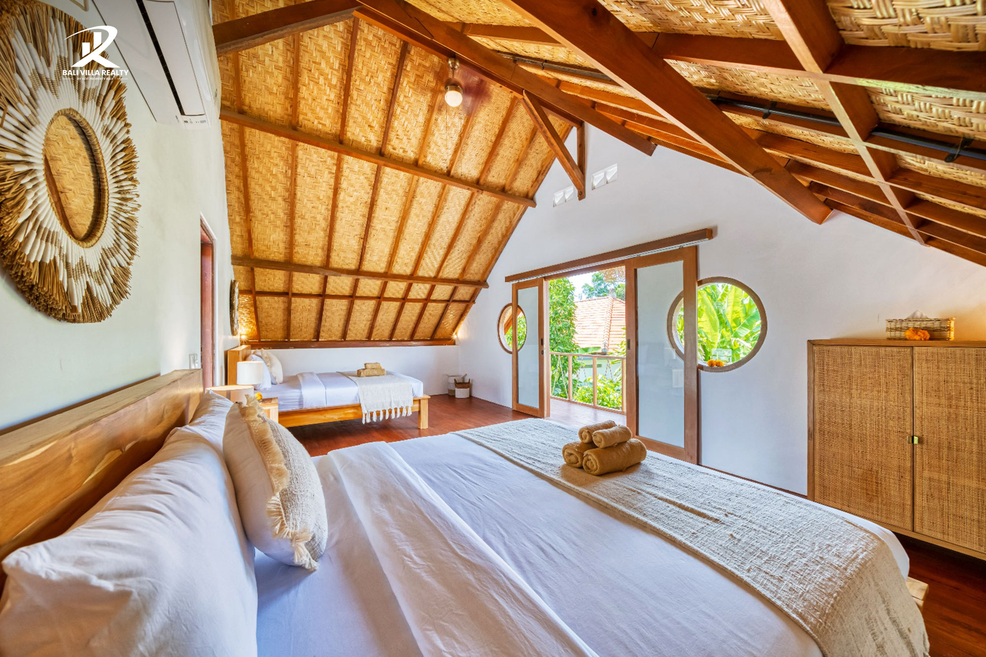 An extraordinary 9 Bed-room Villa for Yearly Rental in Canggu