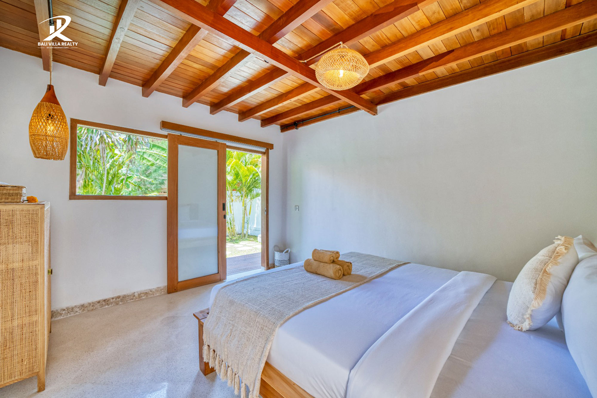 An extraordinary 9 Bed-room Villa for Yearly Rental in Canggu