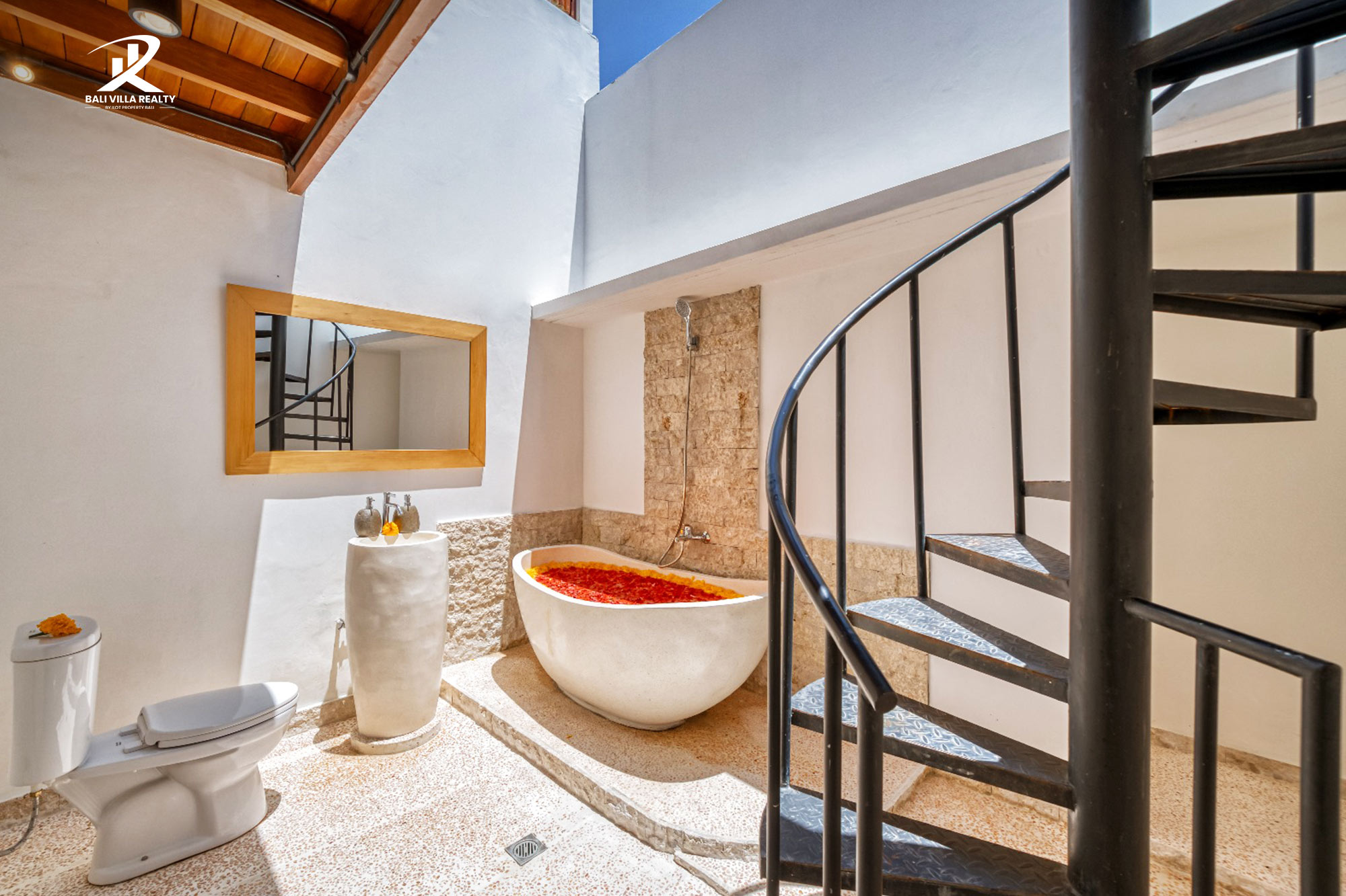 An extraordinary 9 Bed-room Villa for Yearly Rental in Canggu