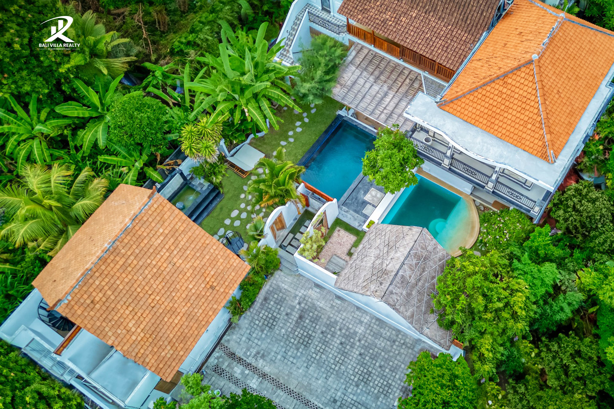 An extraordinary 9 Bed-room Villa for Yearly Rental in Canggu