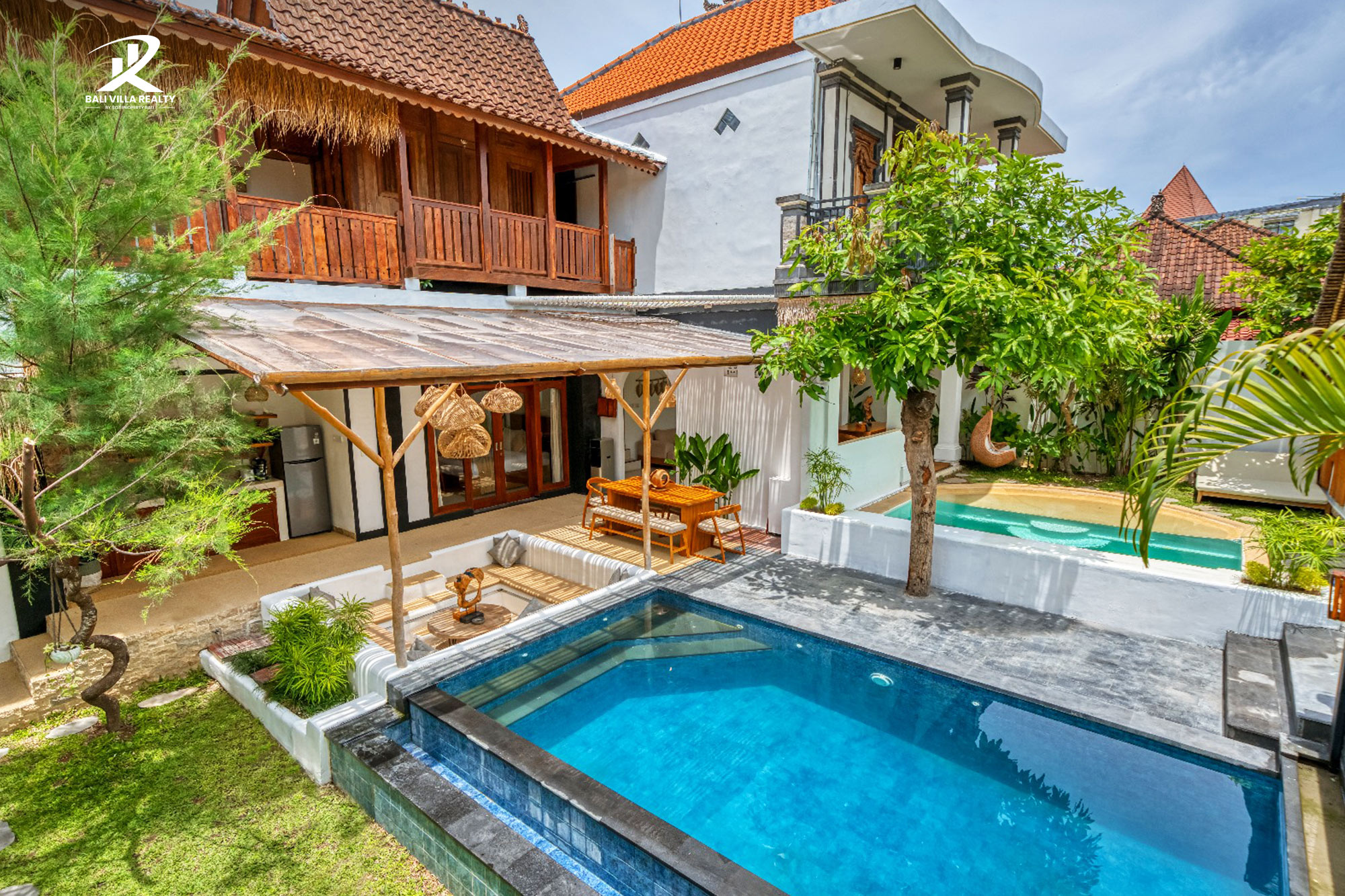 An extraordinary 9 Bed-room Villa for Yearly Rental in Canggu