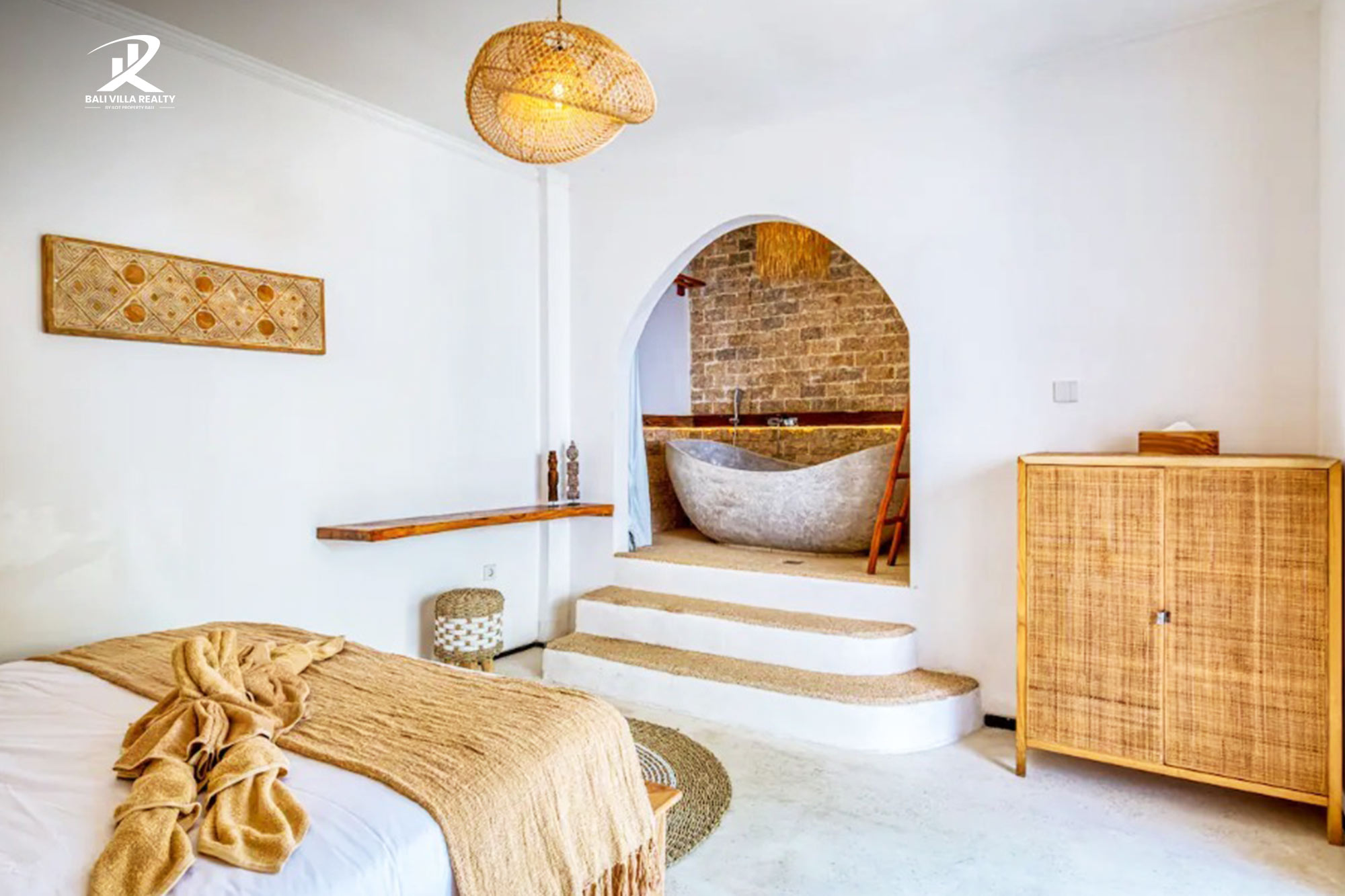 An extraordinary 9 Bed-room Villa for Yearly Rental in Canggu