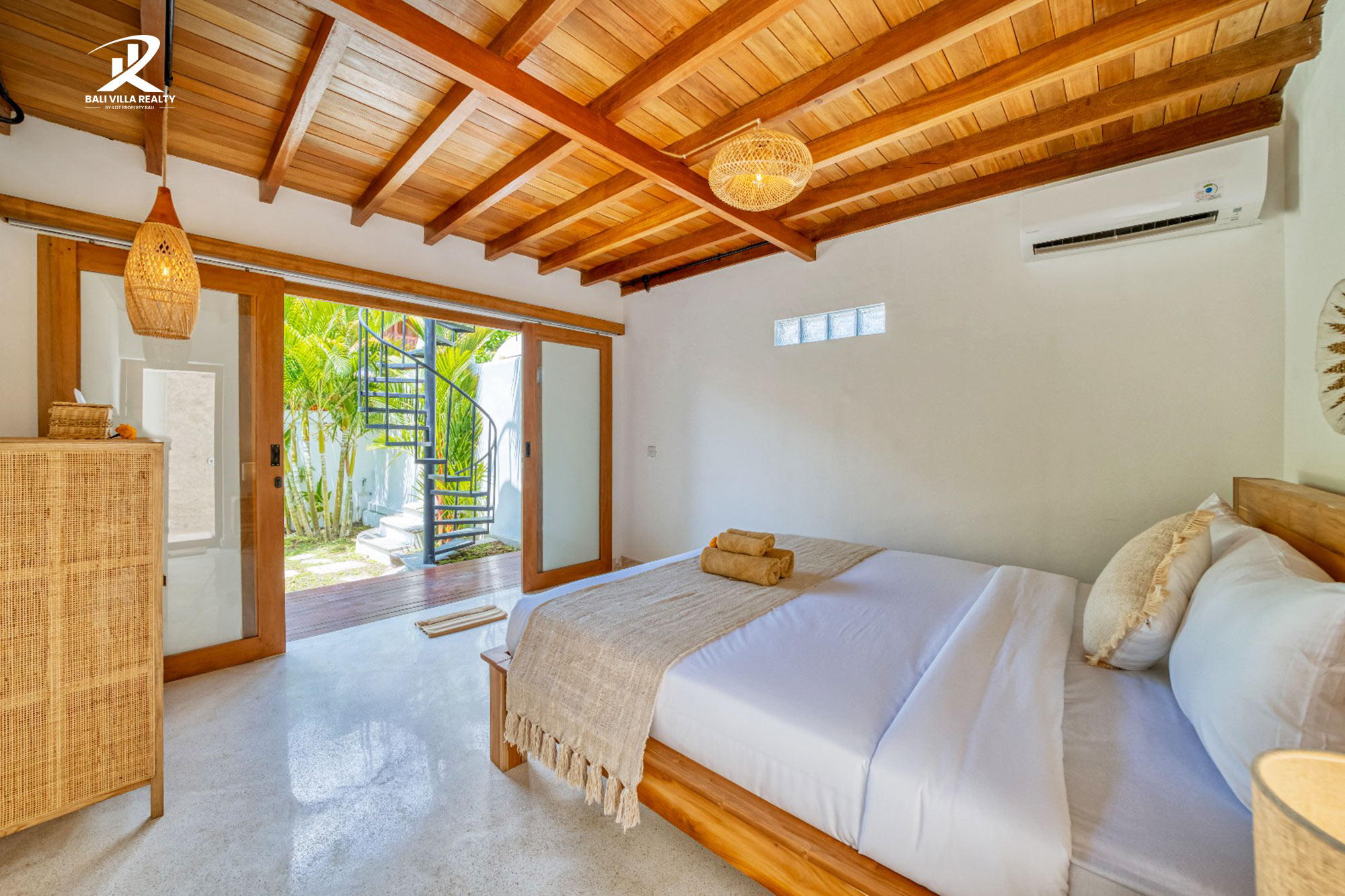 An extraordinary 9 Bed-room Villa for Yearly Rental in Canggu