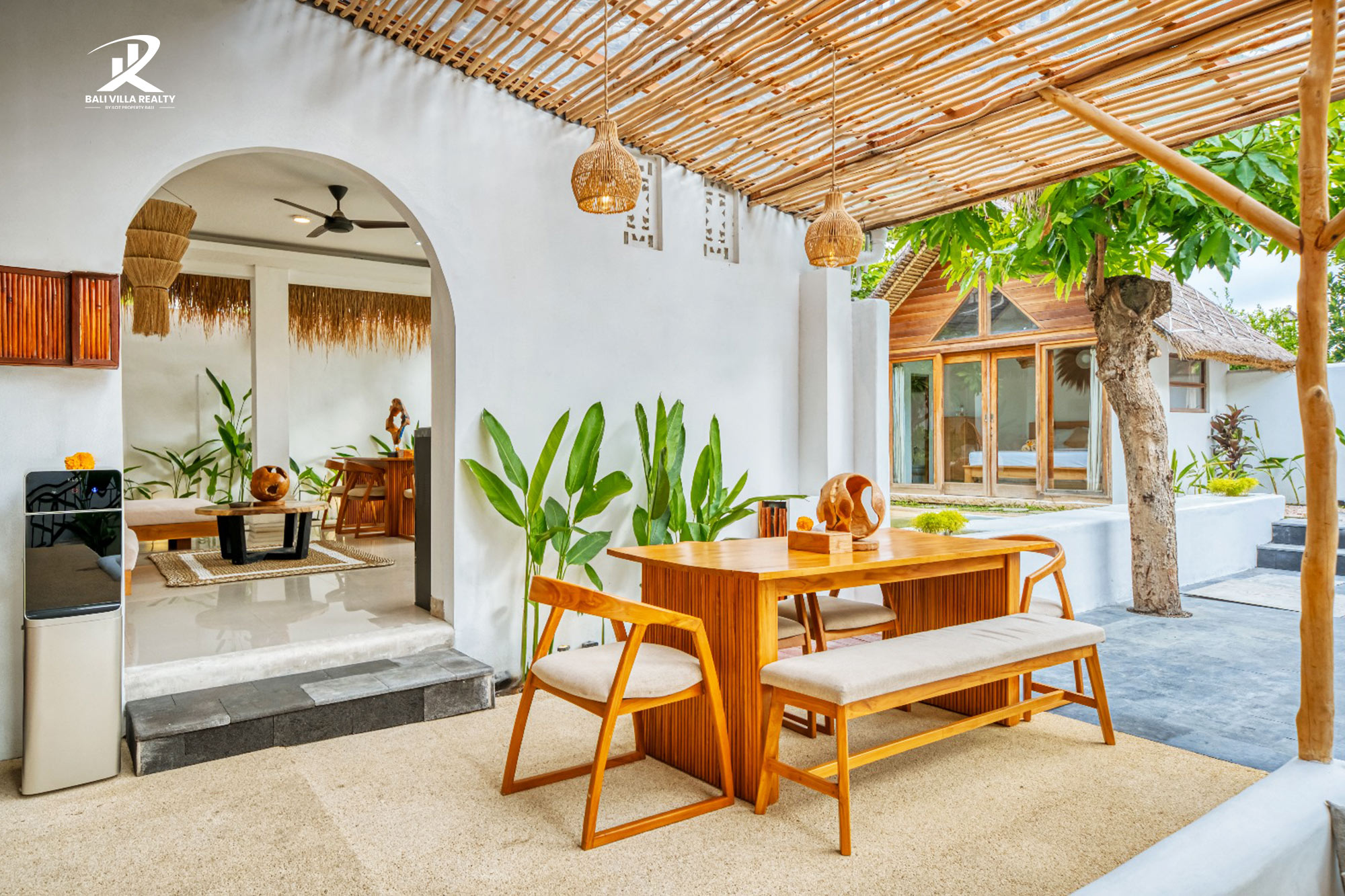 An extraordinary 9 Bed-room Villa for Yearly Rental in Canggu