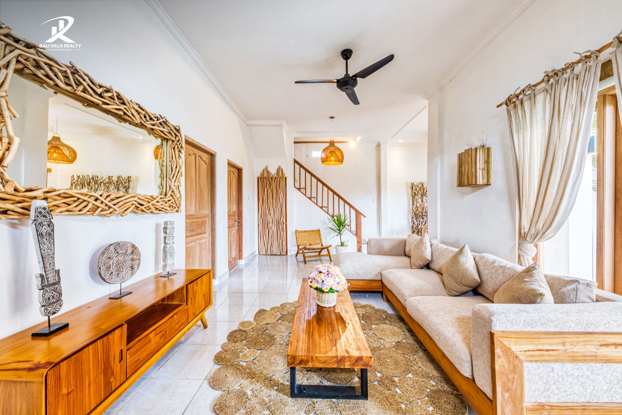 Spacious 9 Bed-room Villa for Yearly Rental with Stunning View in Canggu