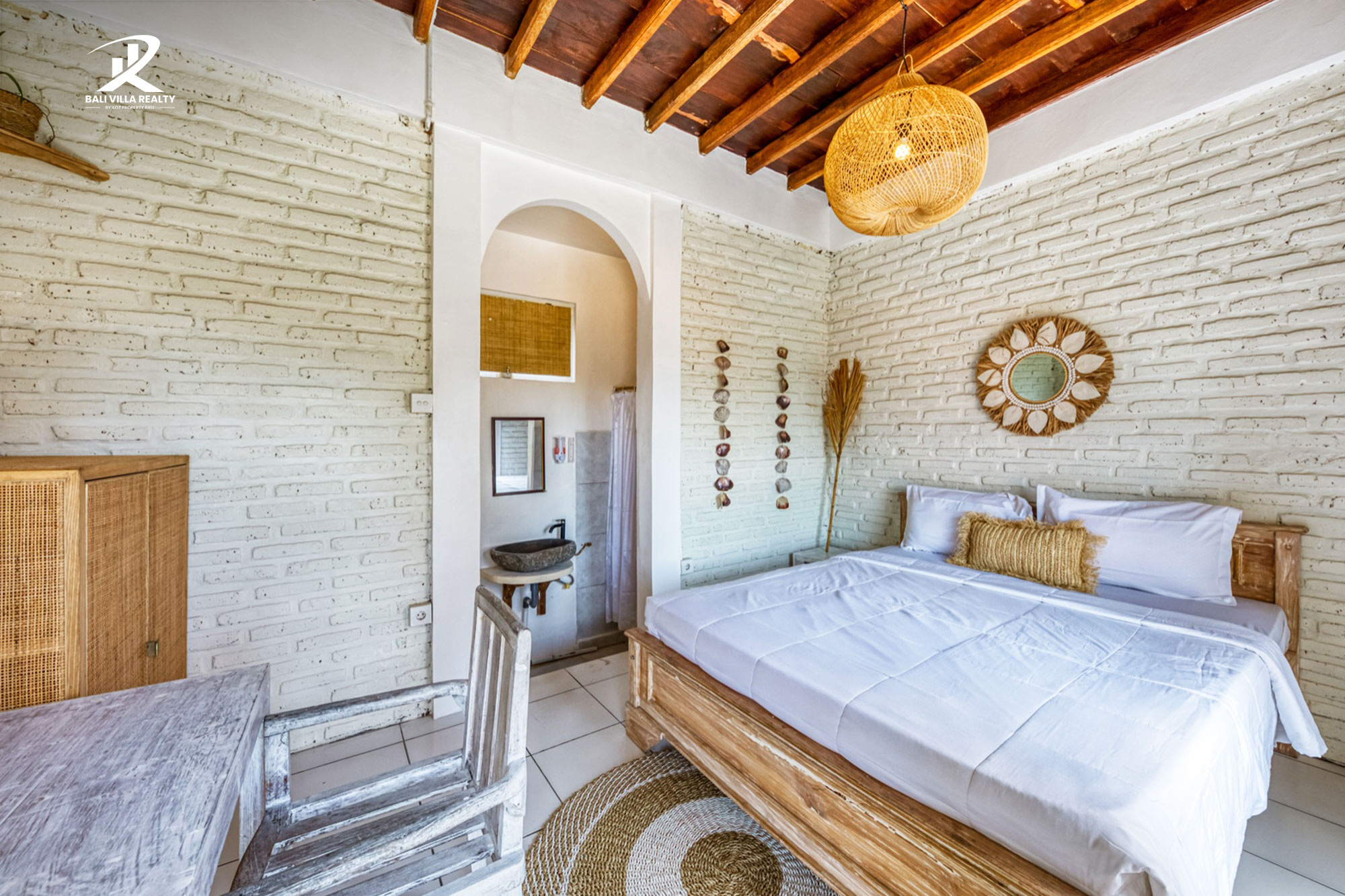 Spacious 9 Bed-room Villa for Yearly Rental with Stunning View in Canggu