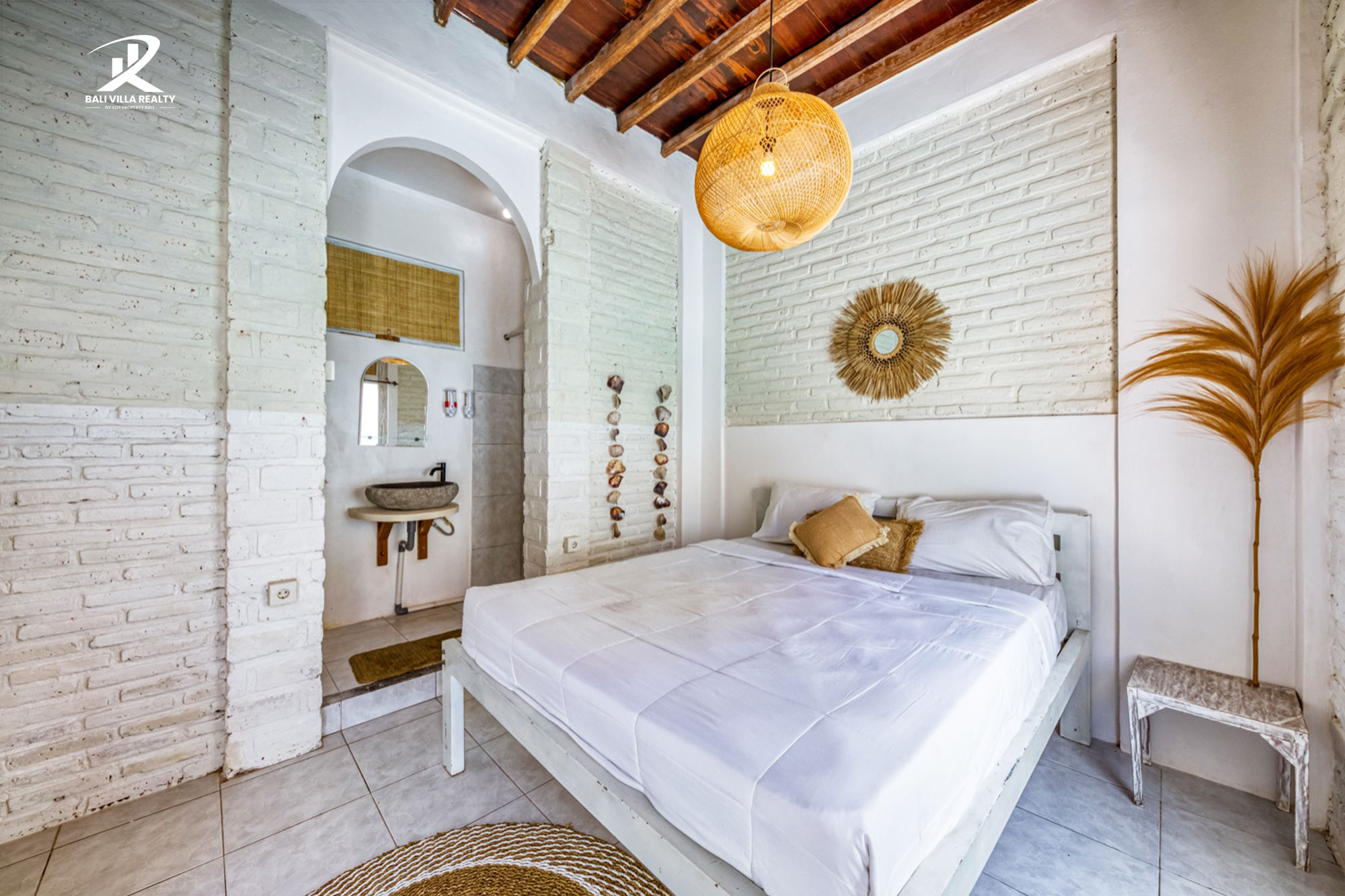 Spacious 9 Bed-room Villa for Yearly Rental with Stunning View in Canggu
