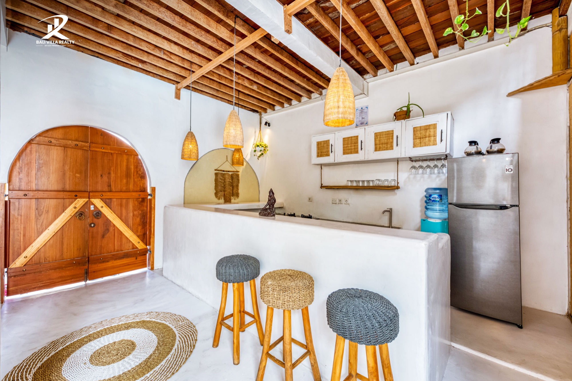 Spacious 9 Bed-room Villa for Yearly Rental with Stunning View in Canggu
