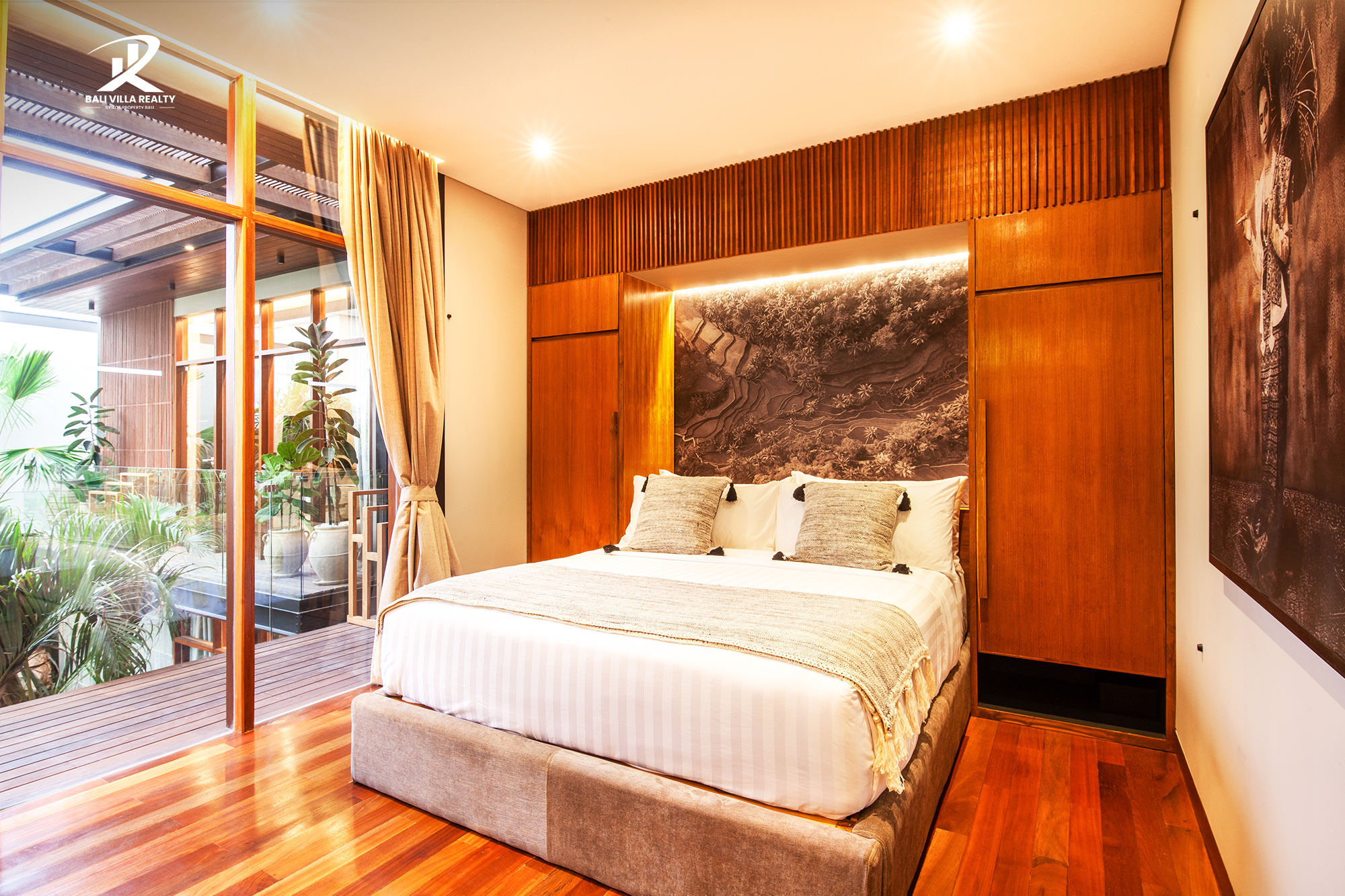 6-Bedroom Bali Villa For Sale Leasehold in Canggu