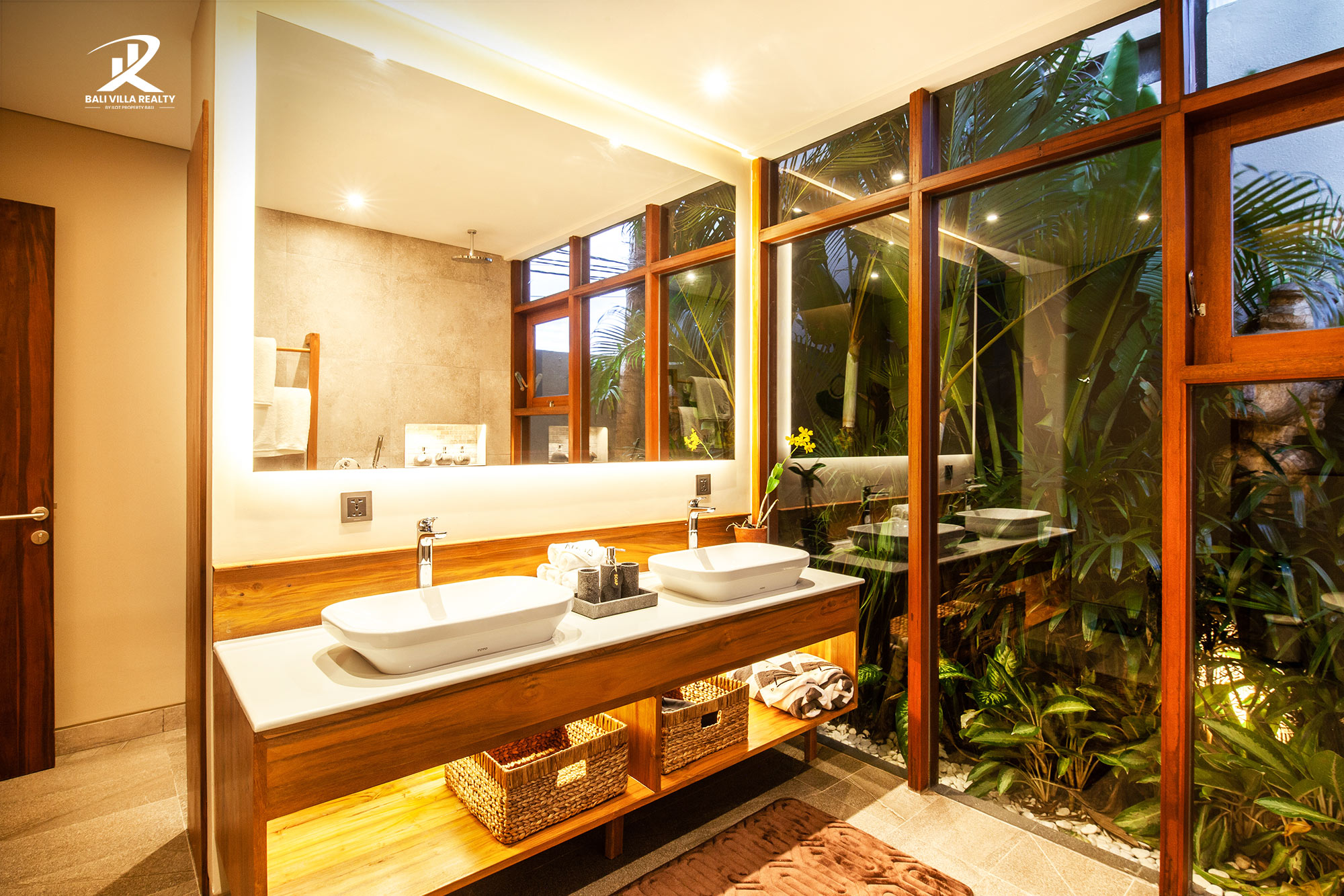 6-Bedroom Bali Villa For Sale Leasehold in Canggu