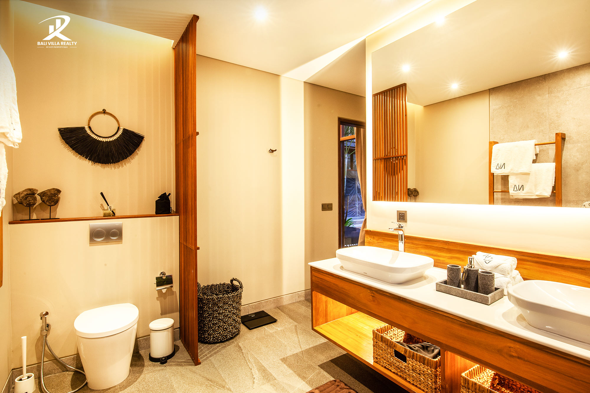 6-Bedroom Bali Villa For Sale Leasehold in Canggu