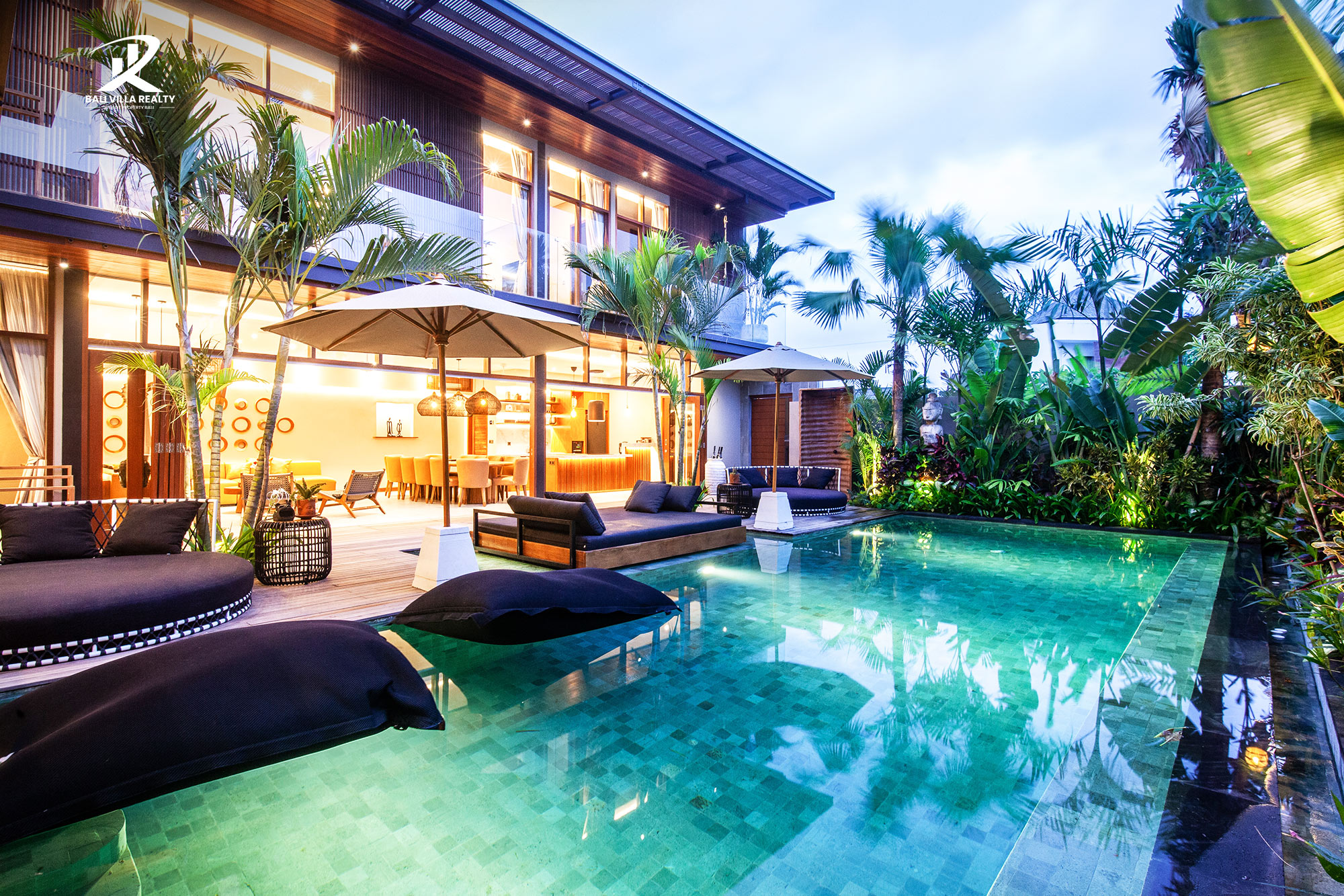 6-Bedroom Bali Villa For Sale Leasehold in Canggu