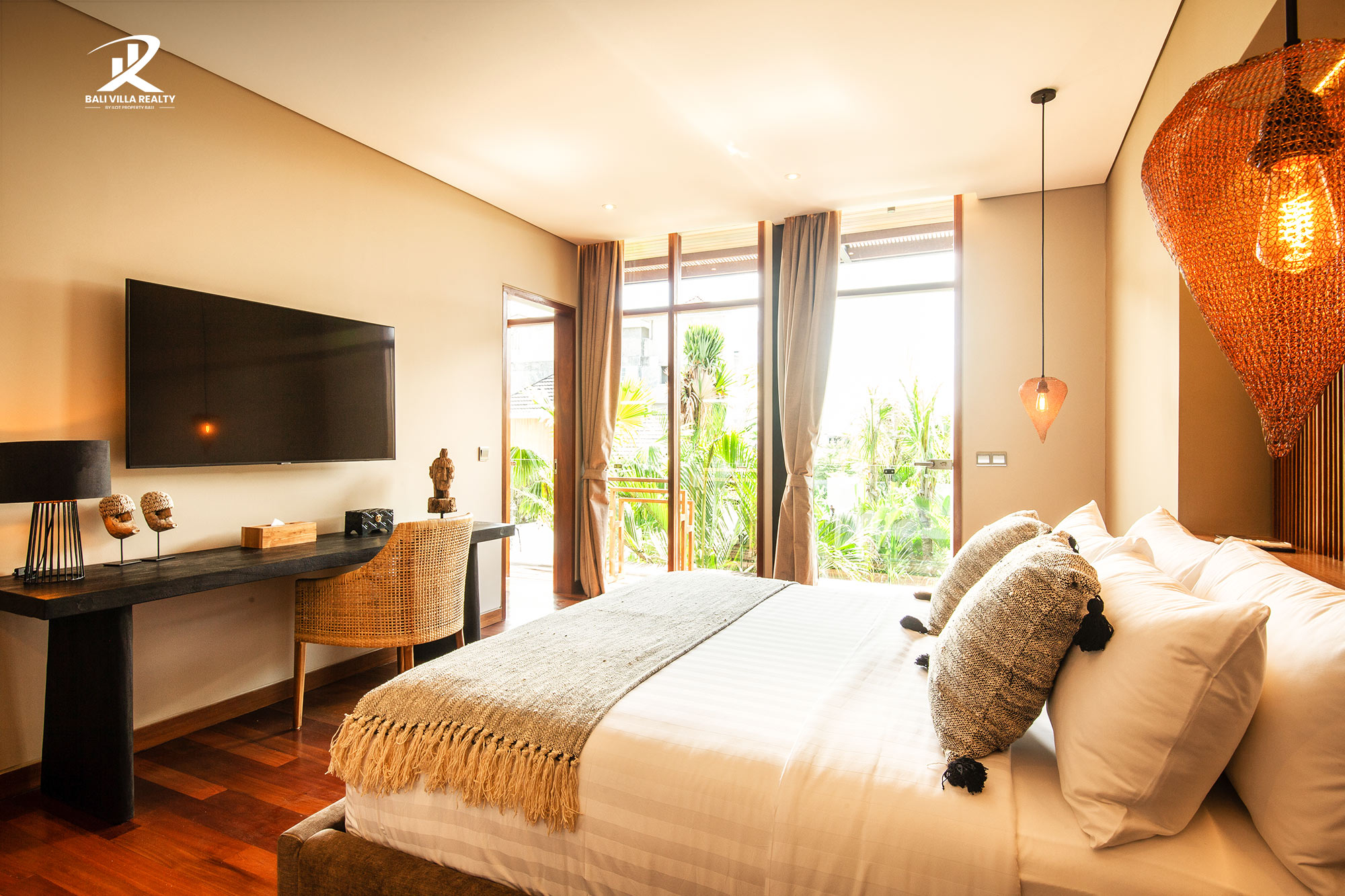 6-Bedroom Bali Villa For Sale Leasehold in Canggu