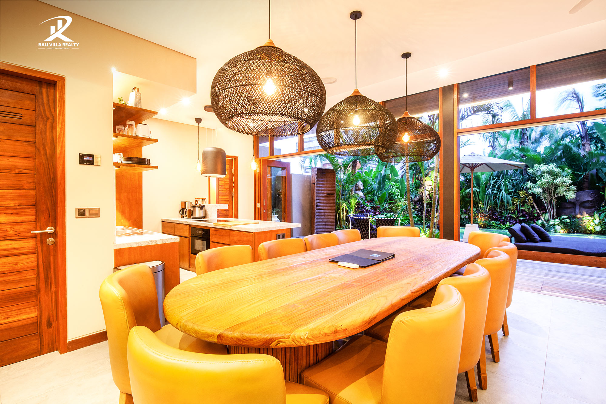 6-Bedroom Bali Villa For Sale Leasehold in Canggu
