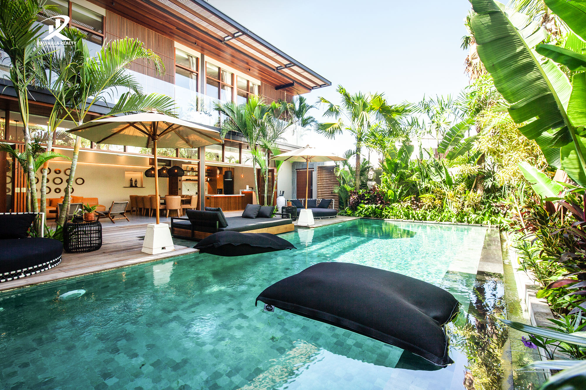 6-Bedroom Bali Villa For Sale Leasehold in Canggu