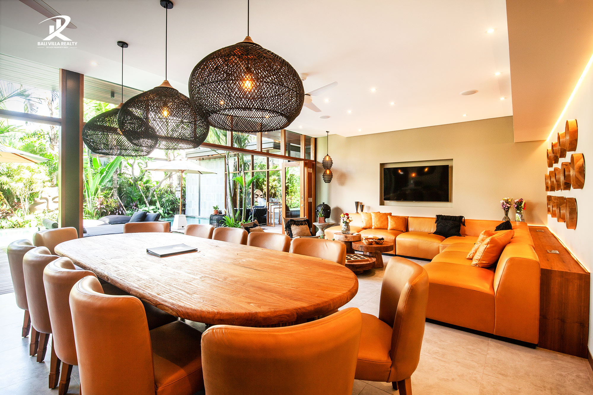 6-Bedroom Bali Villa For Sale Leasehold in Canggu
