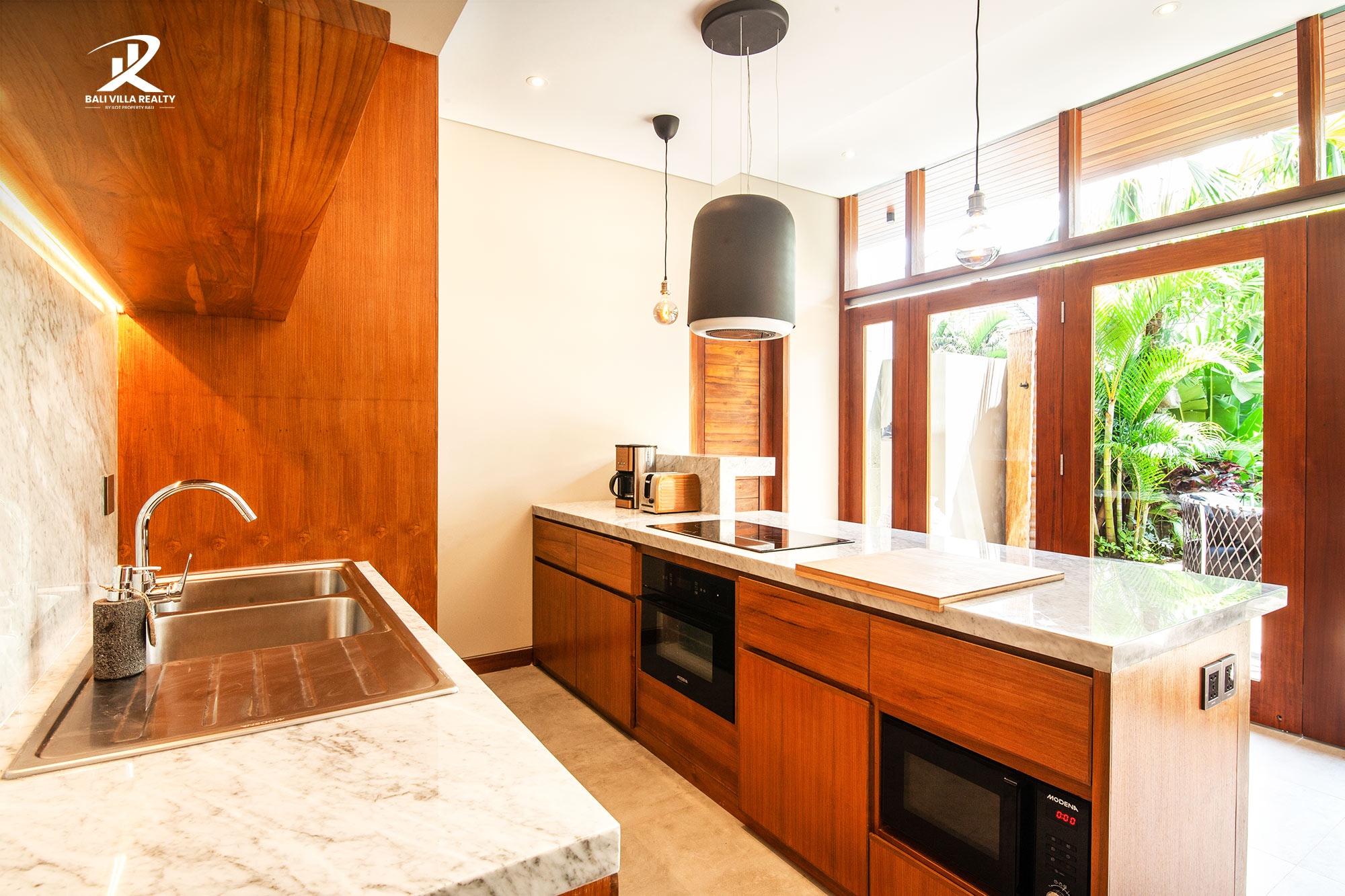 6-Bedroom Bali Villa For Sale Leasehold in Canggu