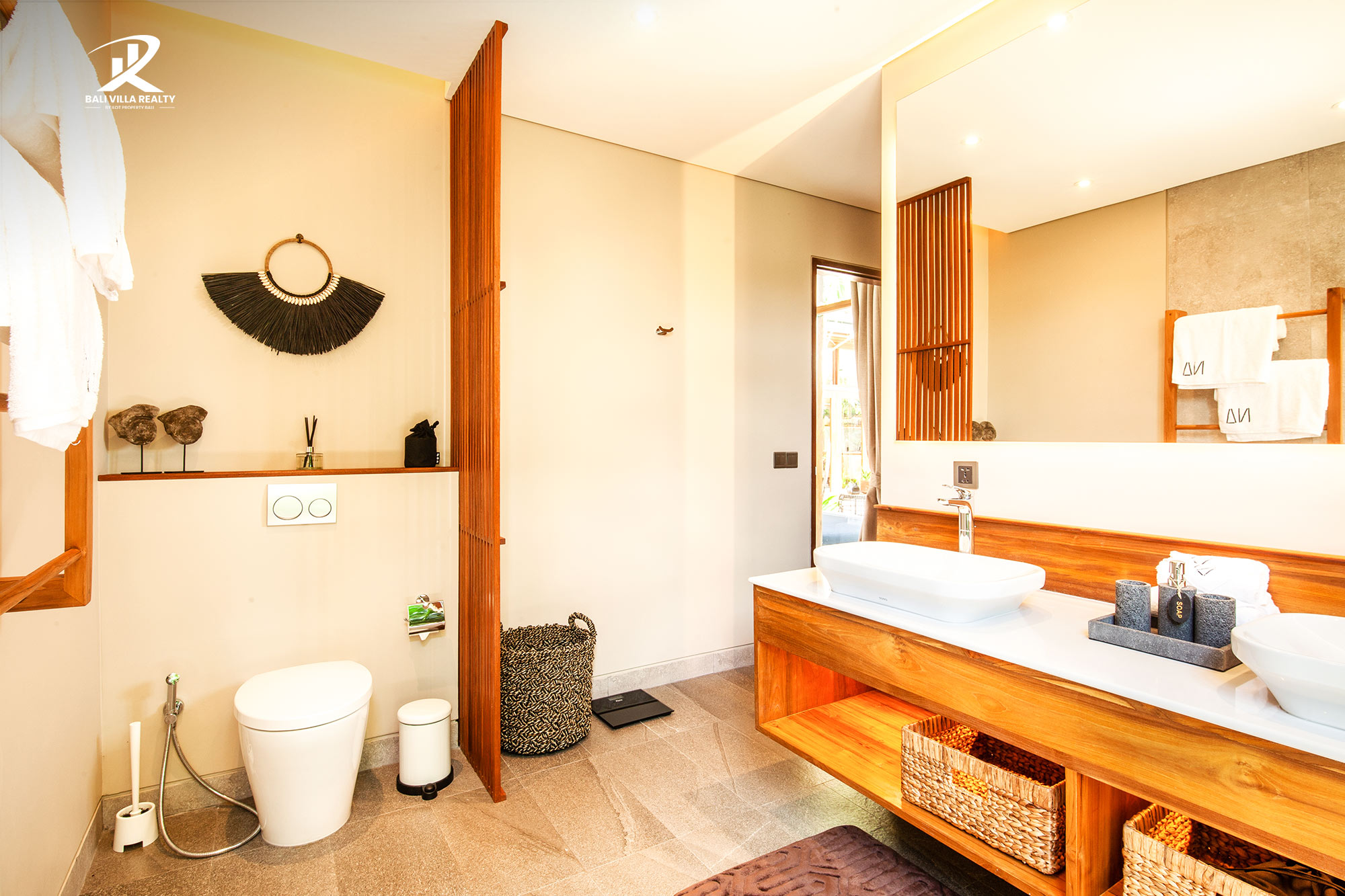 6-Bedroom Bali Villa For Sale Leasehold in Canggu