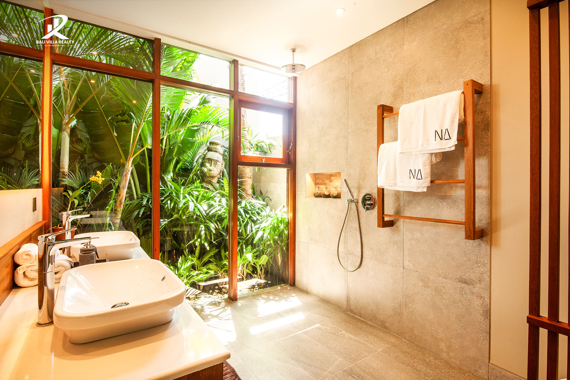 6-Bedroom Bali Villa For Sale Leasehold in Canggu