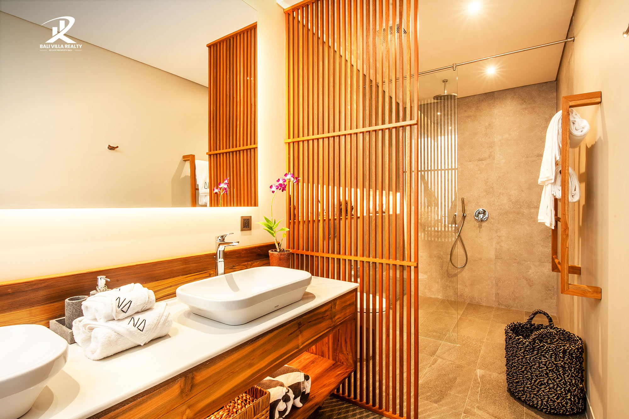 6-Bedroom Bali Villa For Sale Leasehold in Canggu