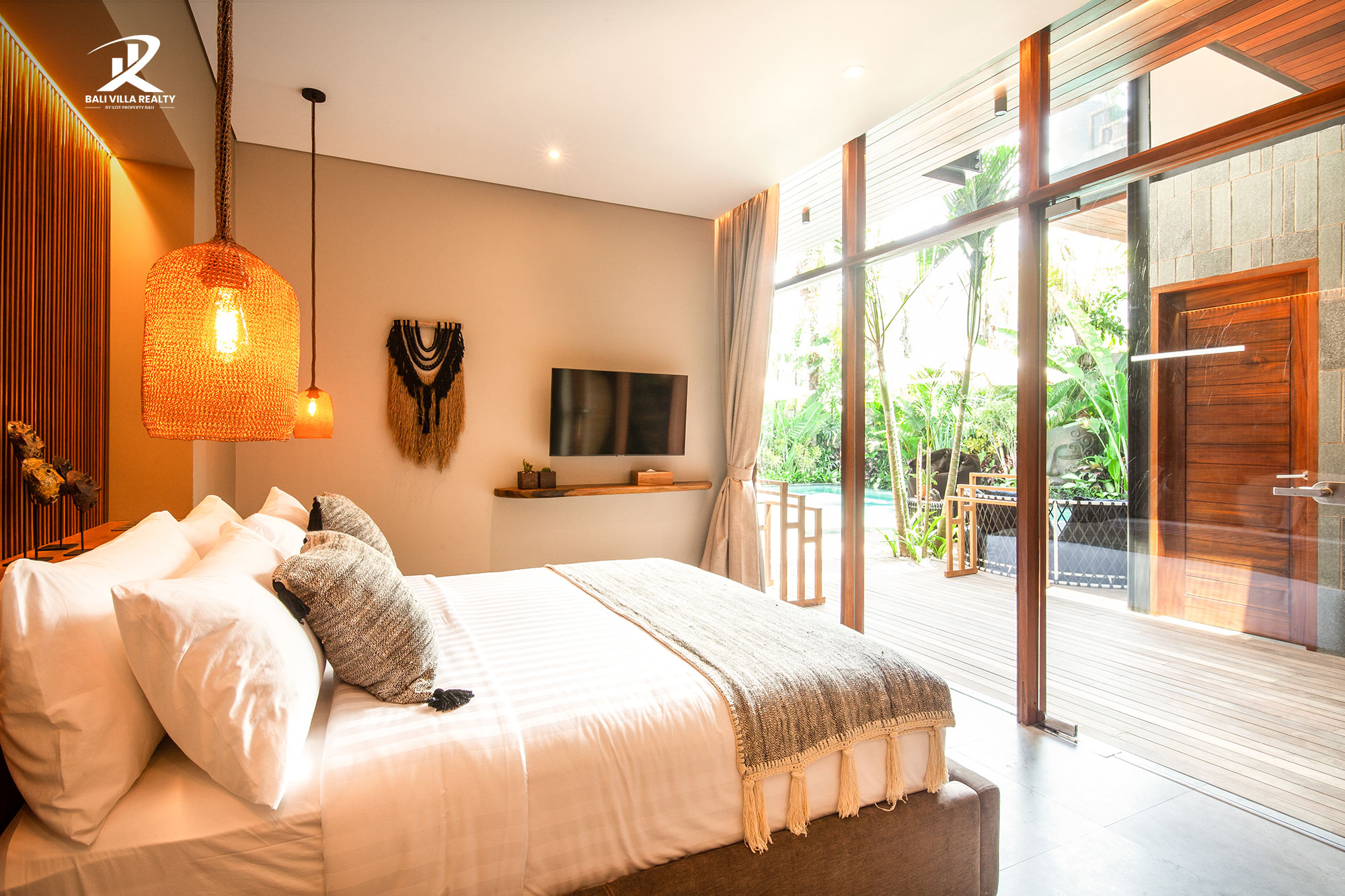 6-Bedroom Bali Villa For Sale Leasehold in Canggu