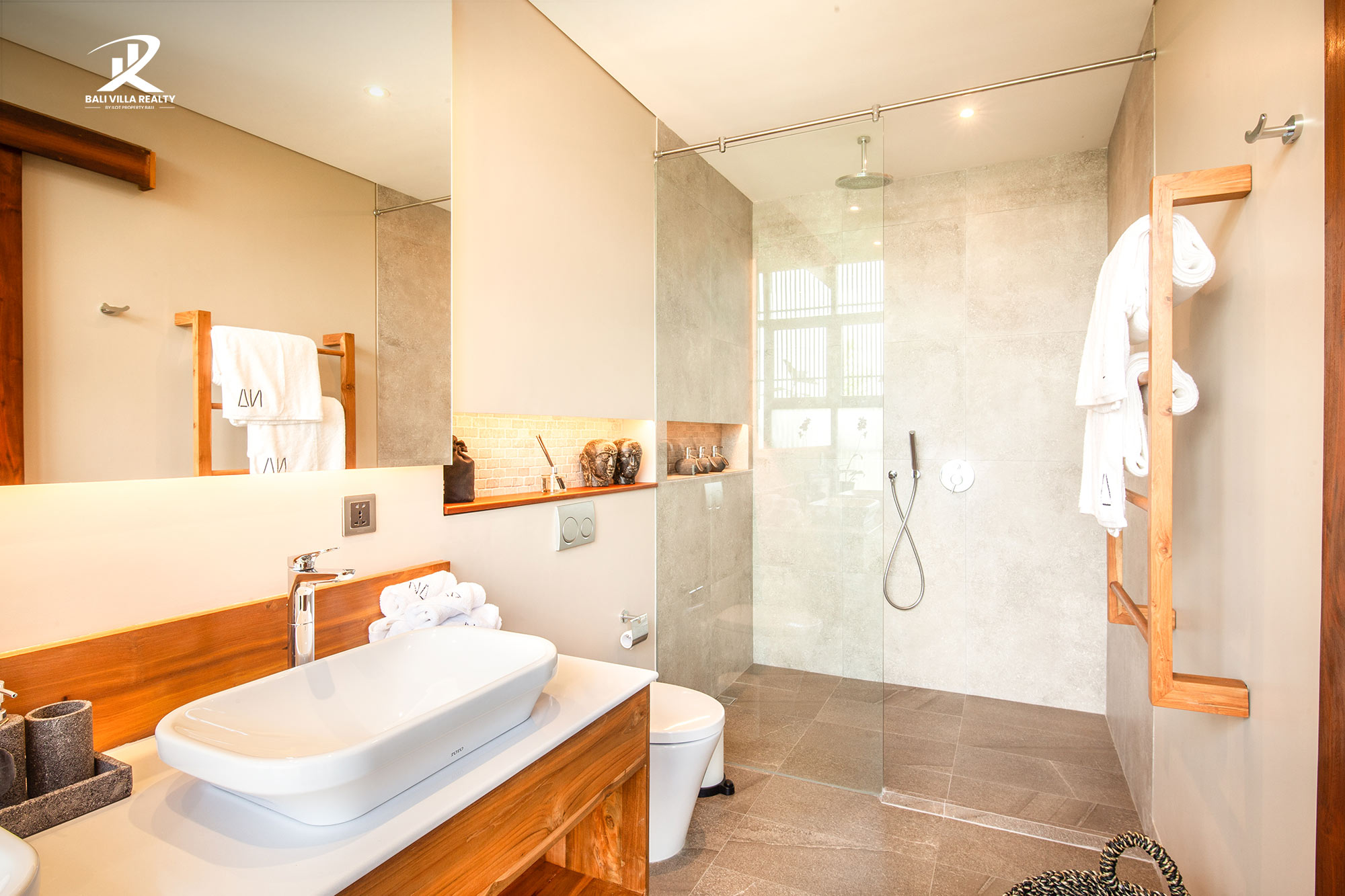 6-Bedroom Bali Villa For Sale Leasehold in Canggu