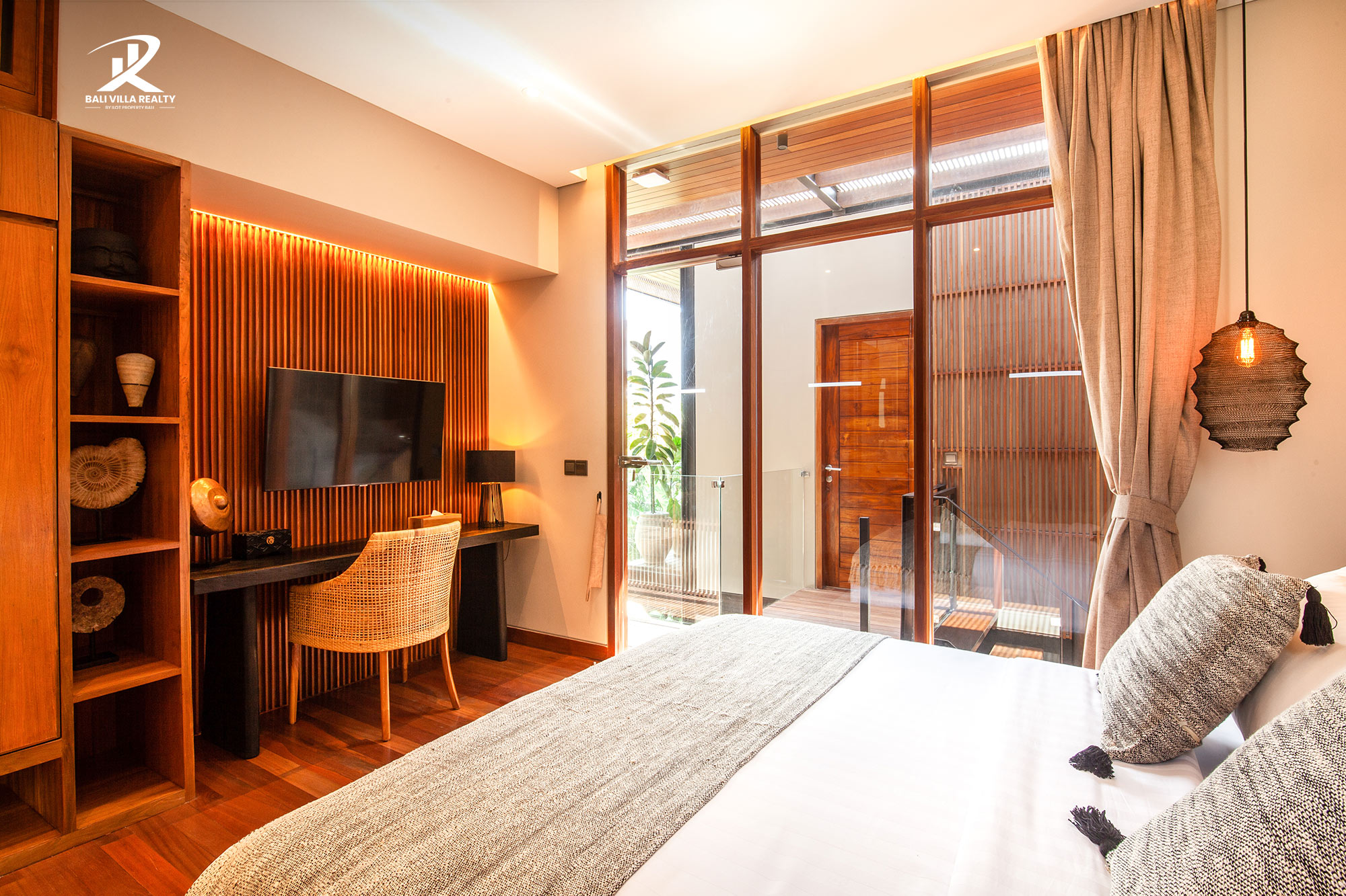 6-Bedroom Bali Villa For Sale Leasehold in Canggu