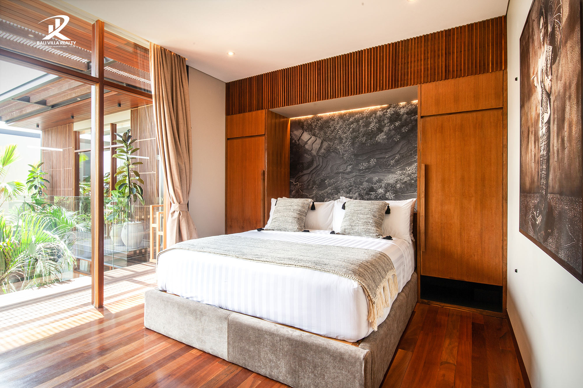 6-Bedroom Bali Villa For Sale Leasehold in Canggu