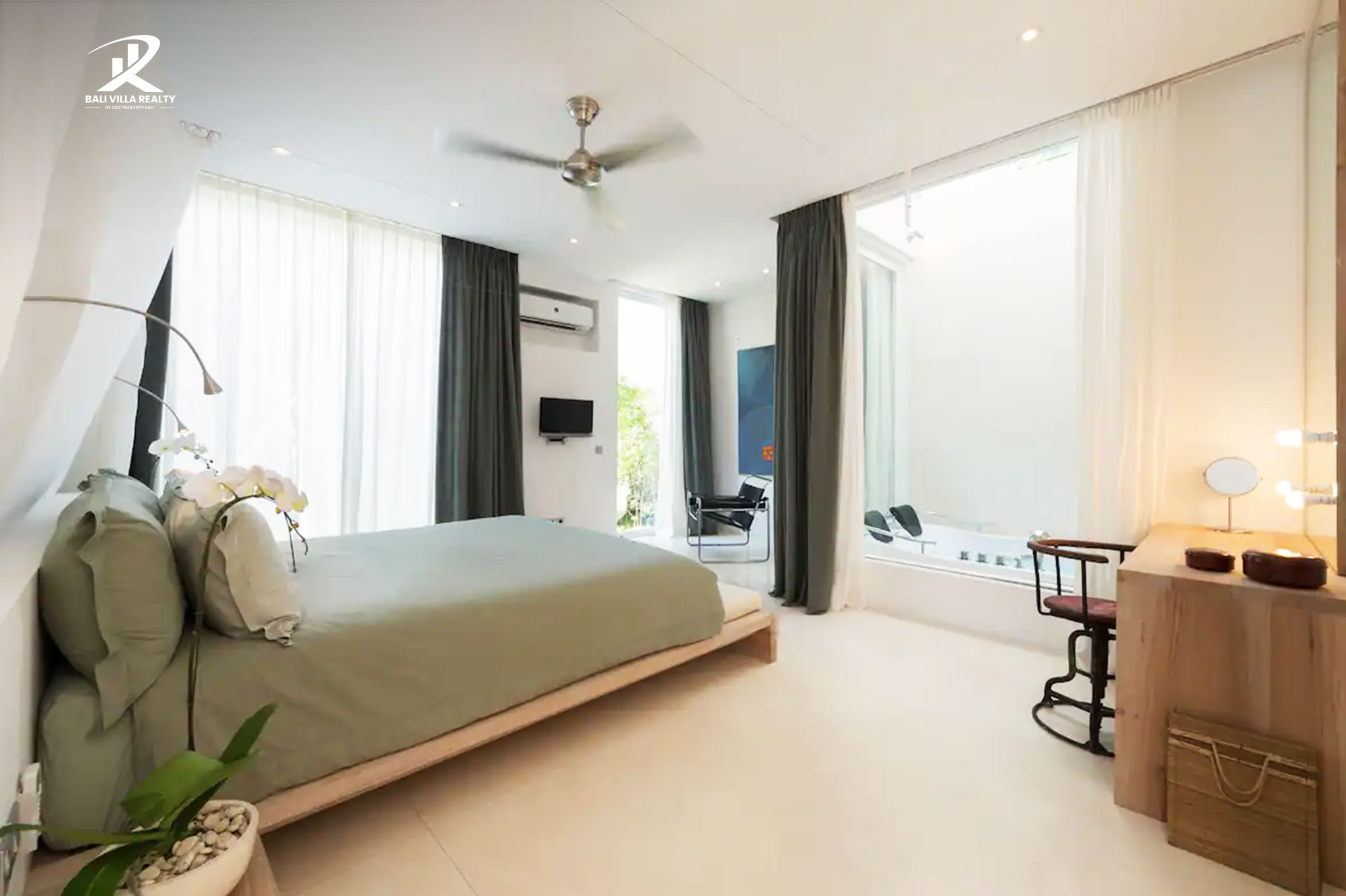 Luxurious 4 Bedroom Villa in Oberoi Seminyak
