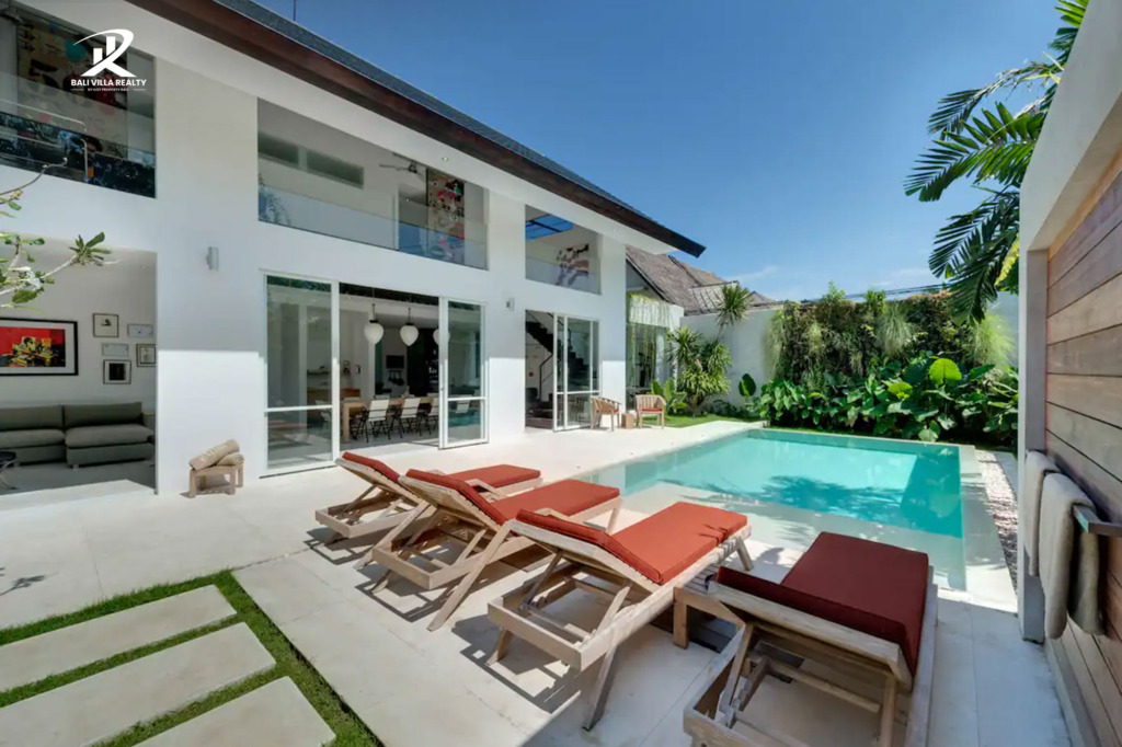 Luxurious 4 Bedroom Villa in Oberoi Seminyak
