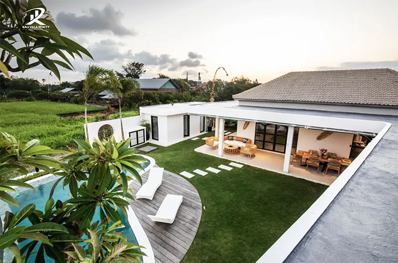 outdoor lounge amenity