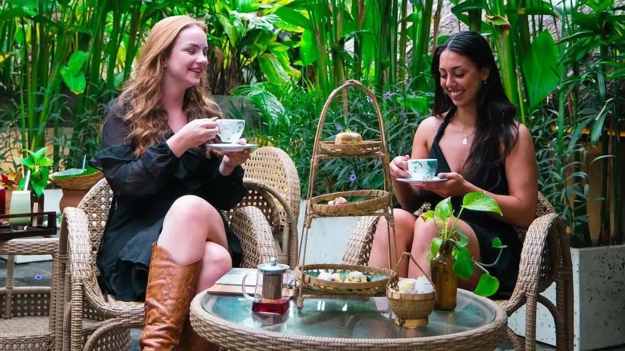 trying cafe in canggu