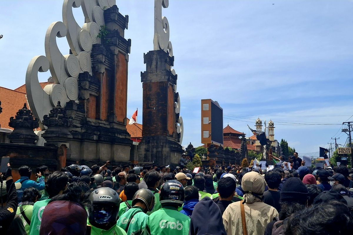 parliament protest in indonesia